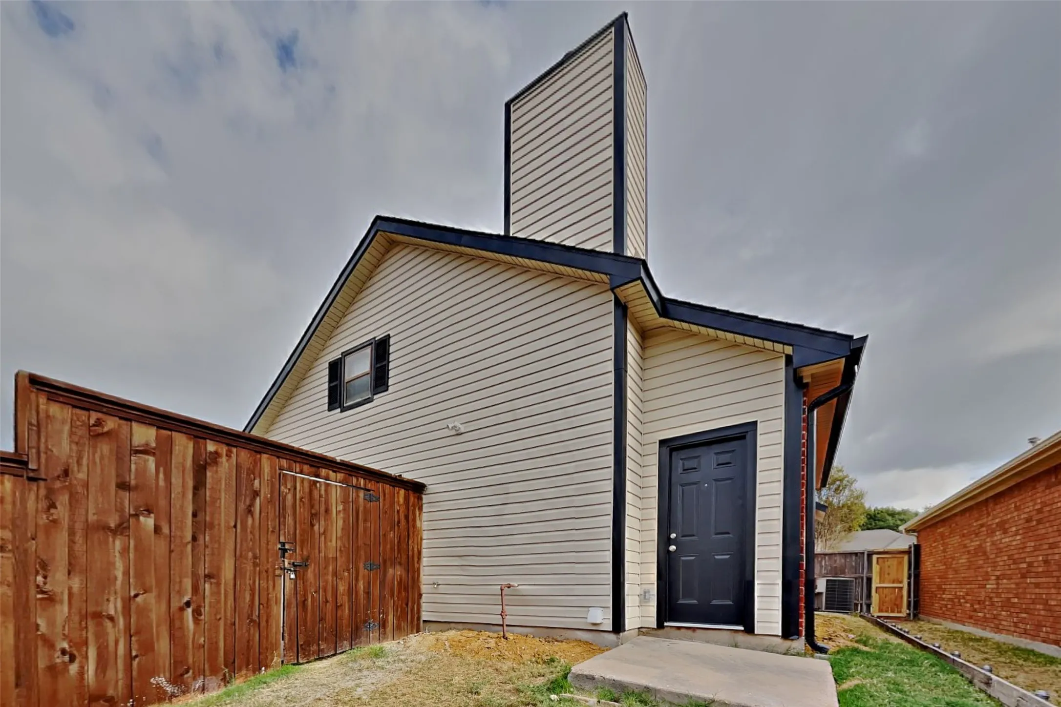Single Family Residence For Rent in Denton County , 4315 Harvest Hill Road, Carrollton, Texas 75010, 3 Bedroom, 2 Bathroom, 2 Garage spaces, 2,008 Sqft, built in 1987, mls#21413629, Real Estate Agent in Carrollton, Homes For Rent in Denton county, Homes For Rent in Carrollton, Realtor in Carrollton Texas, Real Estate Brokerage Independent Realty Texas, Luminita Cordes Realtor