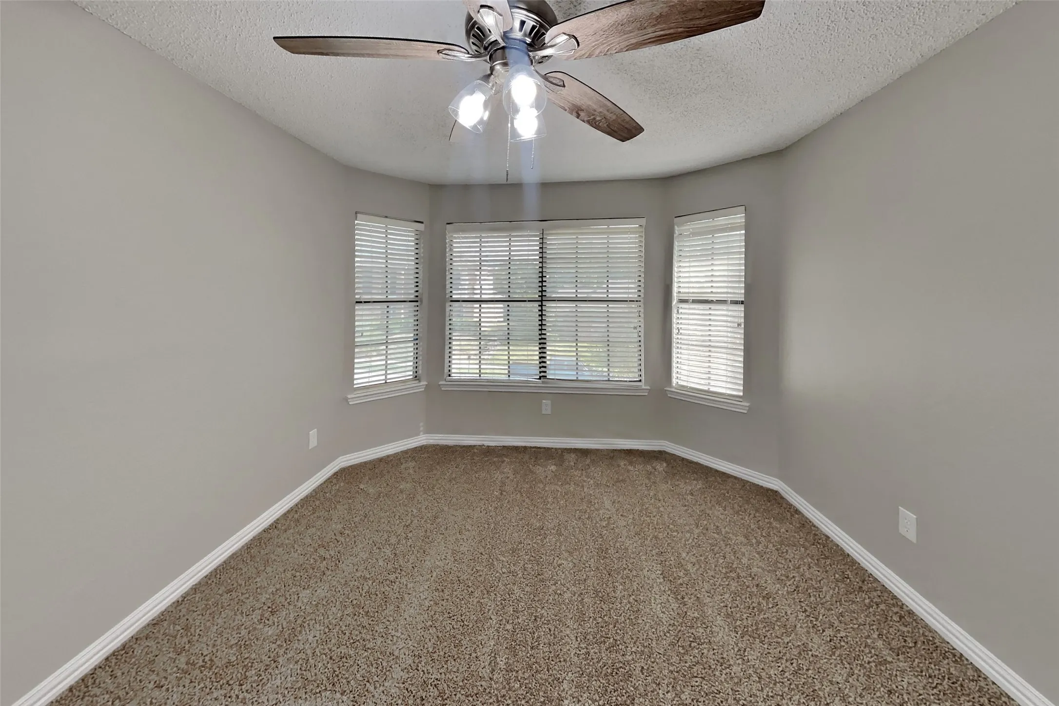 Single Family Residence For Rent in Denton County , 4315 Harvest Hill Road, Carrollton, Texas 75010, 3 Bedroom, 2 Bathroom, 2 Garage spaces, 2,008 Sqft, built in 1987, mls#21413629, Real Estate Agent in Carrollton, Homes For Rent in Denton county, Homes For Rent in Carrollton, Realtor in Carrollton Texas, Real Estate Brokerage Independent Realty Texas, Luminita Cordes Realtor