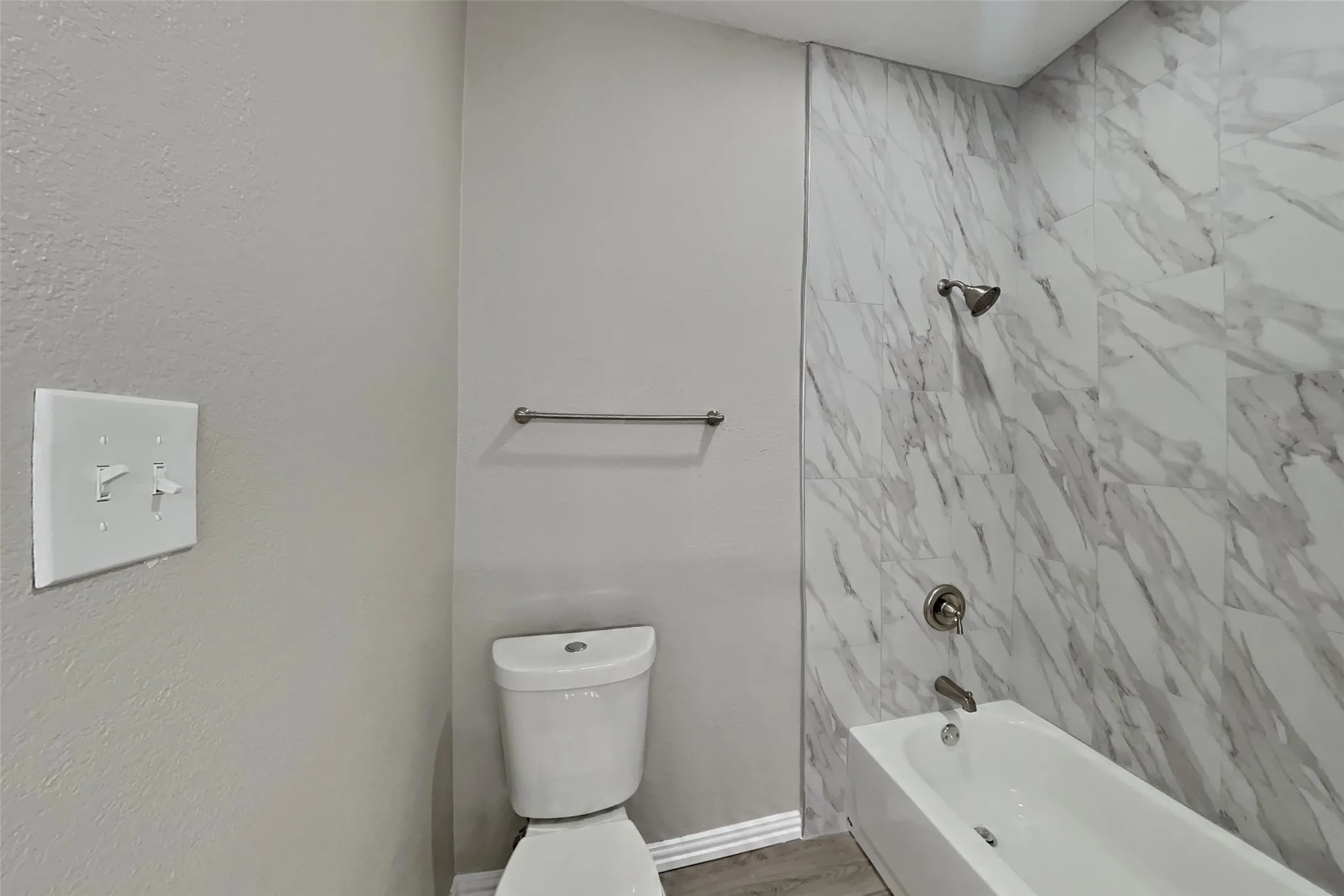 Single Family Residence For Rent in Denton County , 4315 Harvest Hill Road, Carrollton, Texas 75010, 3 Bedroom, 2 Bathroom, 2 Garage spaces, 2,008 Sqft, built in 1987, mls#21413629, Real Estate Agent in Carrollton, Homes For Rent in Denton county, Homes For Rent in Carrollton, Realtor in Carrollton Texas, Real Estate Brokerage Independent Realty Texas, Luminita Cordes Realtor