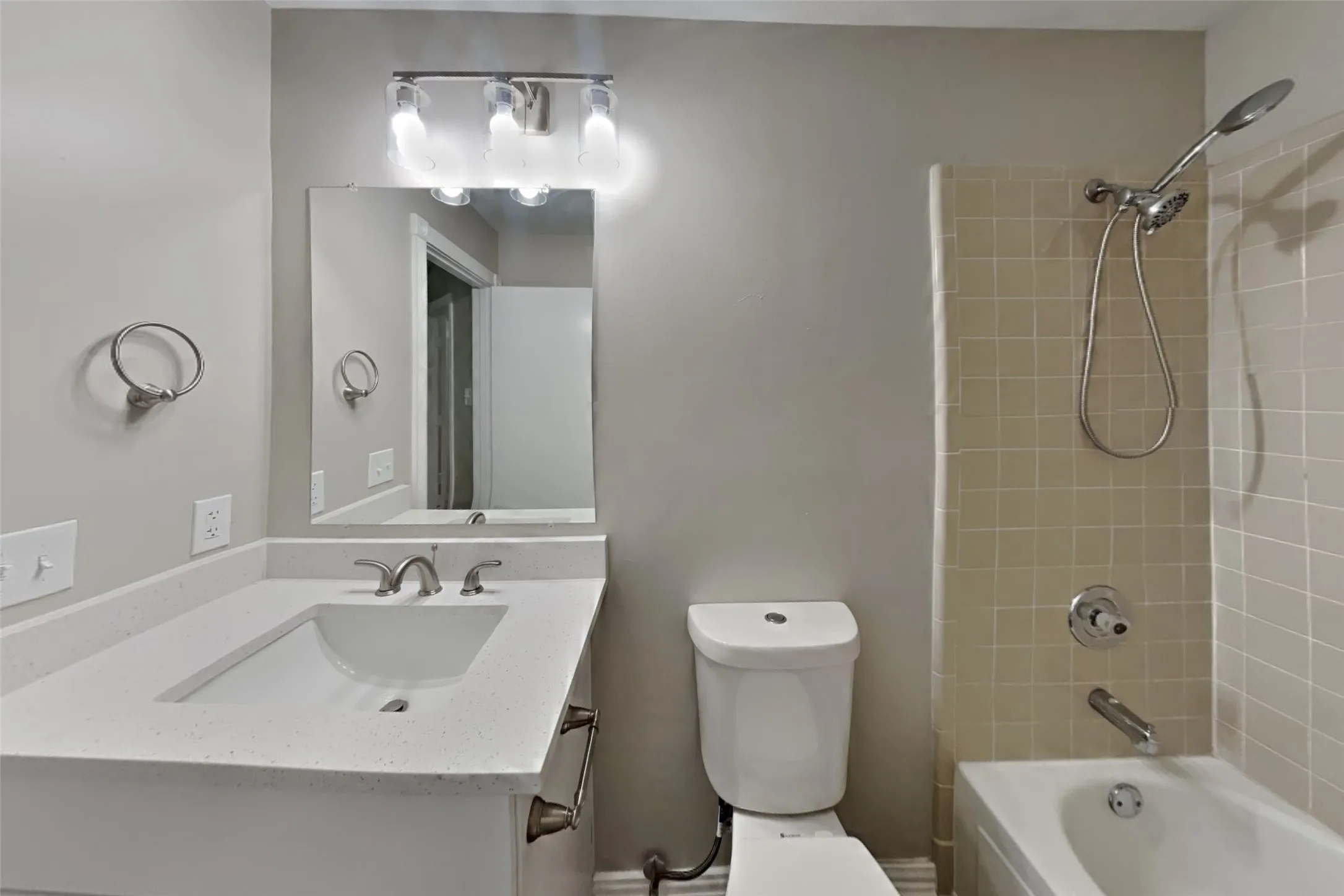 Single Family Residence For Rent in Denton County , 4315 Harvest Hill Road, Carrollton, Texas 75010, 3 Bedroom, 2 Bathroom, 2 Garage spaces, 2,008 Sqft, built in 1987, mls#21413629, Real Estate Agent in Carrollton, Homes For Rent in Denton county, Homes For Rent in Carrollton, Realtor in Carrollton Texas, Real Estate Brokerage Independent Realty Texas, Luminita Cordes Realtor