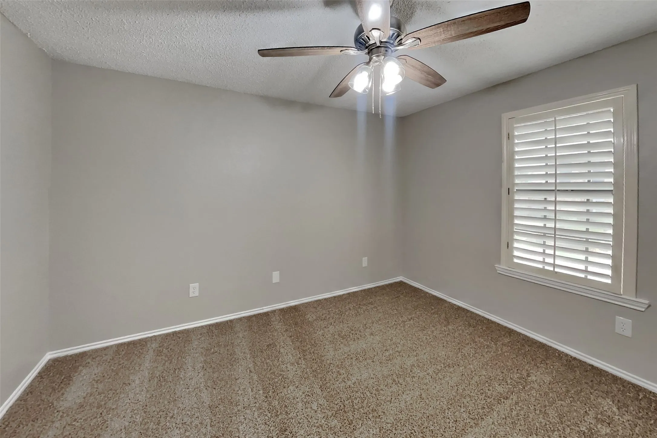 Single Family Residence For Rent in Denton County , 4315 Harvest Hill Road, Carrollton, Texas 75010, 3 Bedroom, 2 Bathroom, 2 Garage spaces, 2,008 Sqft, built in 1987, mls#21413629, Real Estate Agent in Carrollton, Homes For Rent in Denton county, Homes For Rent in Carrollton, Realtor in Carrollton Texas, Real Estate Brokerage Independent Realty Texas, Luminita Cordes Realtor