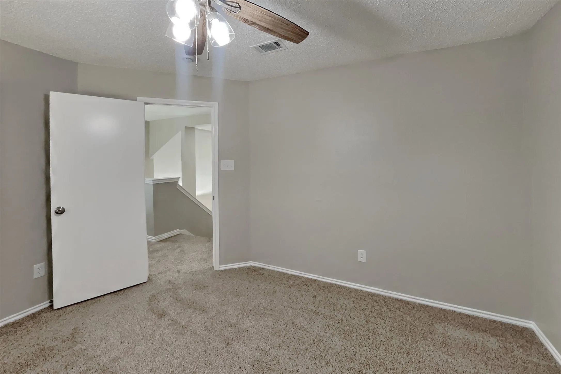 Single Family Residence For Rent in Denton County , 4315 Harvest Hill Road, Carrollton, Texas 75010, 3 Bedroom, 2 Bathroom, 2 Garage spaces, 2,008 Sqft, built in 1987, mls#21413629, Real Estate Agent in Carrollton, Homes For Rent in Denton county, Homes For Rent in Carrollton, Realtor in Carrollton Texas, Real Estate Brokerage Independent Realty Texas, Luminita Cordes Realtor