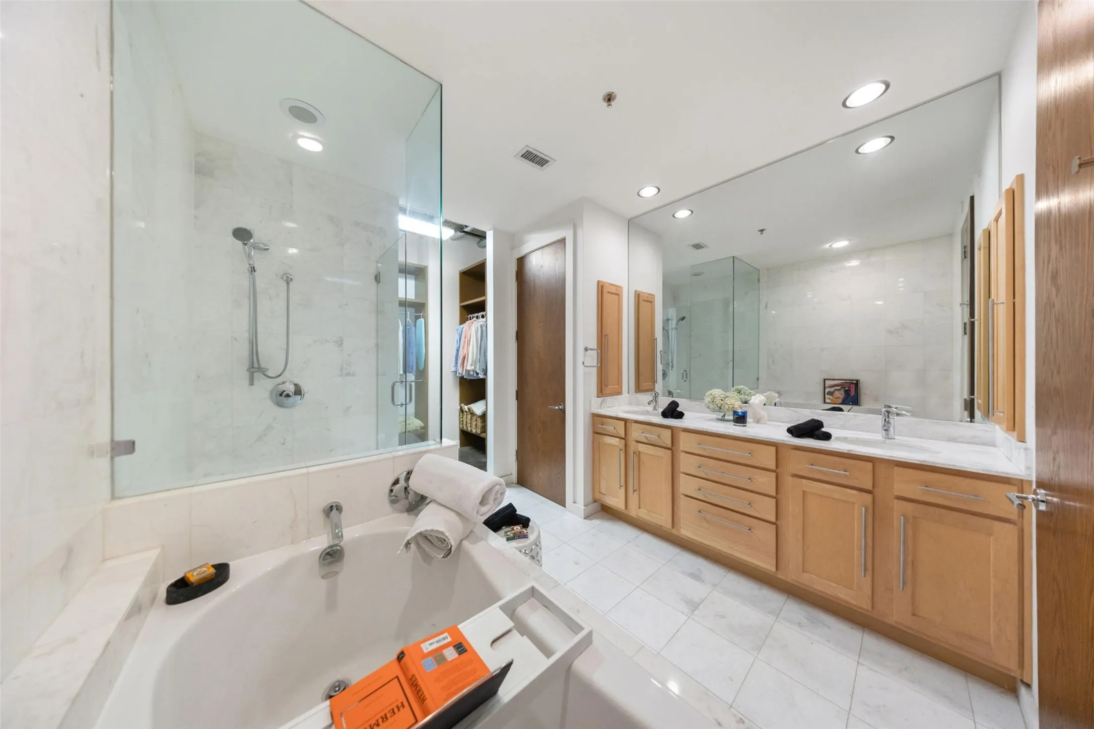 Primary en suite Bath