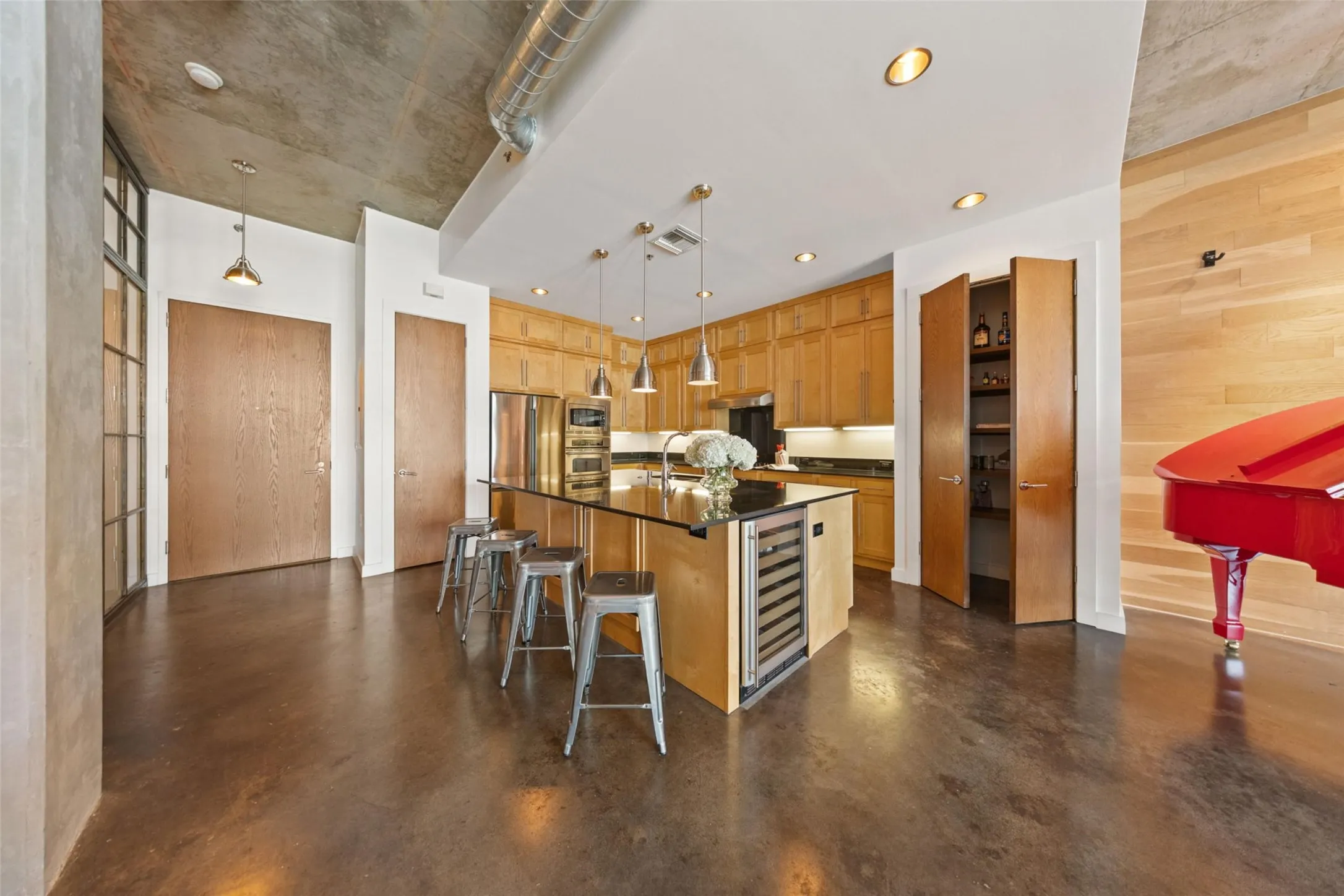 Condominium For Sale in Dallas County , 3030 Bryan Street 207, Dallas, Texas 75204, 2 Bedroom, 2 Bathroom, 2 Garage spaces, 1,512 Sqft, built in 2005, mls#21412746, Real Estate Agent in Dallas, Homes For Sale in Dallas county, Homes For Sale in Dallas, Realtor in Dallas Texas, Real Estate Brokerage Independent Realty Texas, Luminita Cordes Realtor