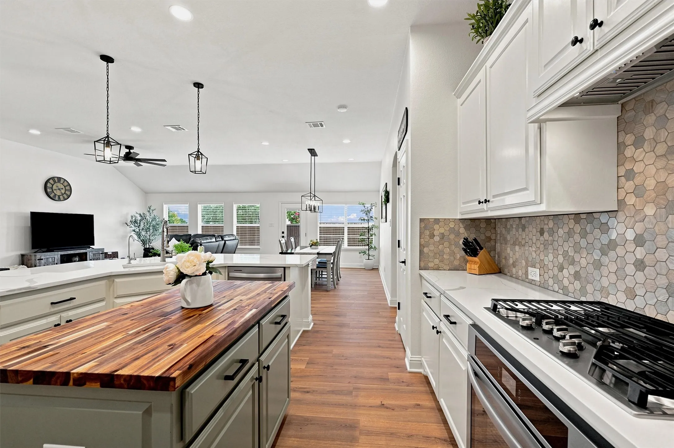 Single Family Residence For Rent in Collin County , 1341 Cedar Lake Drive, Prosper, Texas 75078, 4 Bedroom, 2 Bathroom, 3 Garage spaces, 2,818 Sqft, built in 2005, mls#21413394, Real Estate Agent in Prosper, Homes For Rent in Collin county, Homes For Rent in Prosper, Realtor in Prosper Texas, Real Estate Brokerage Independent Realty Texas, Luminita Cordes Realtor