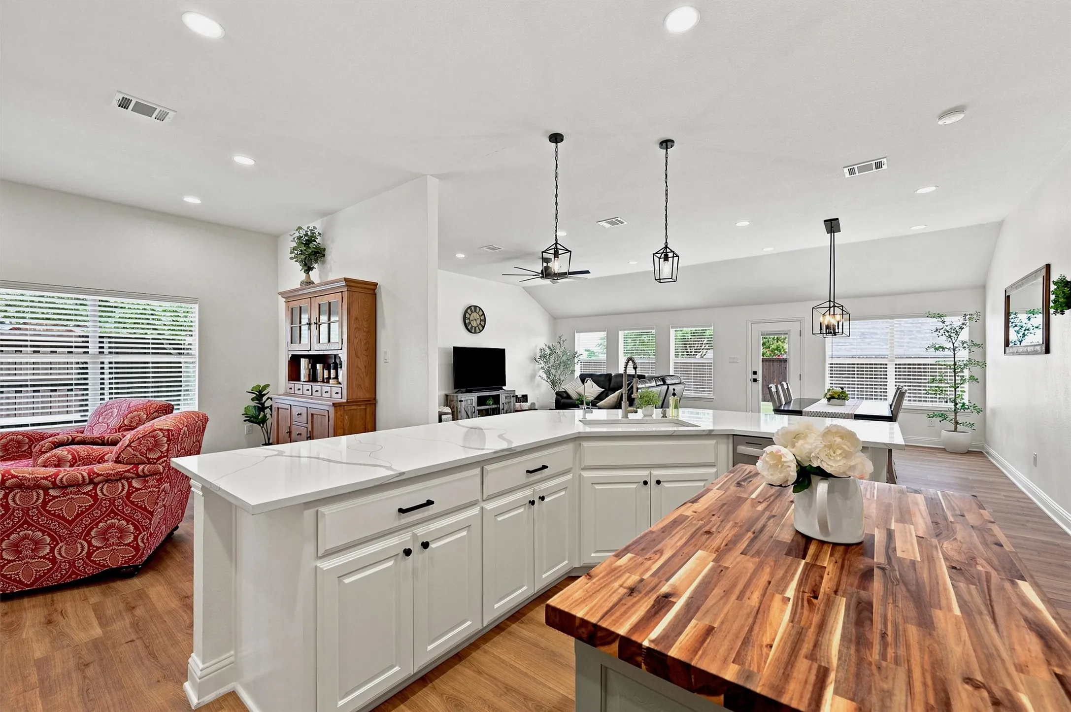 Single Family Residence For Rent in Collin County , 1341 Cedar Lake Drive, Prosper, Texas 75078, 4 Bedroom, 2 Bathroom, 3 Garage spaces, 2,818 Sqft, built in 2005, mls#21413394, Real Estate Agent in Prosper, Homes For Rent in Collin county, Homes For Rent in Prosper, Realtor in Prosper Texas, Real Estate Brokerage Independent Realty Texas, Luminita Cordes Realtor