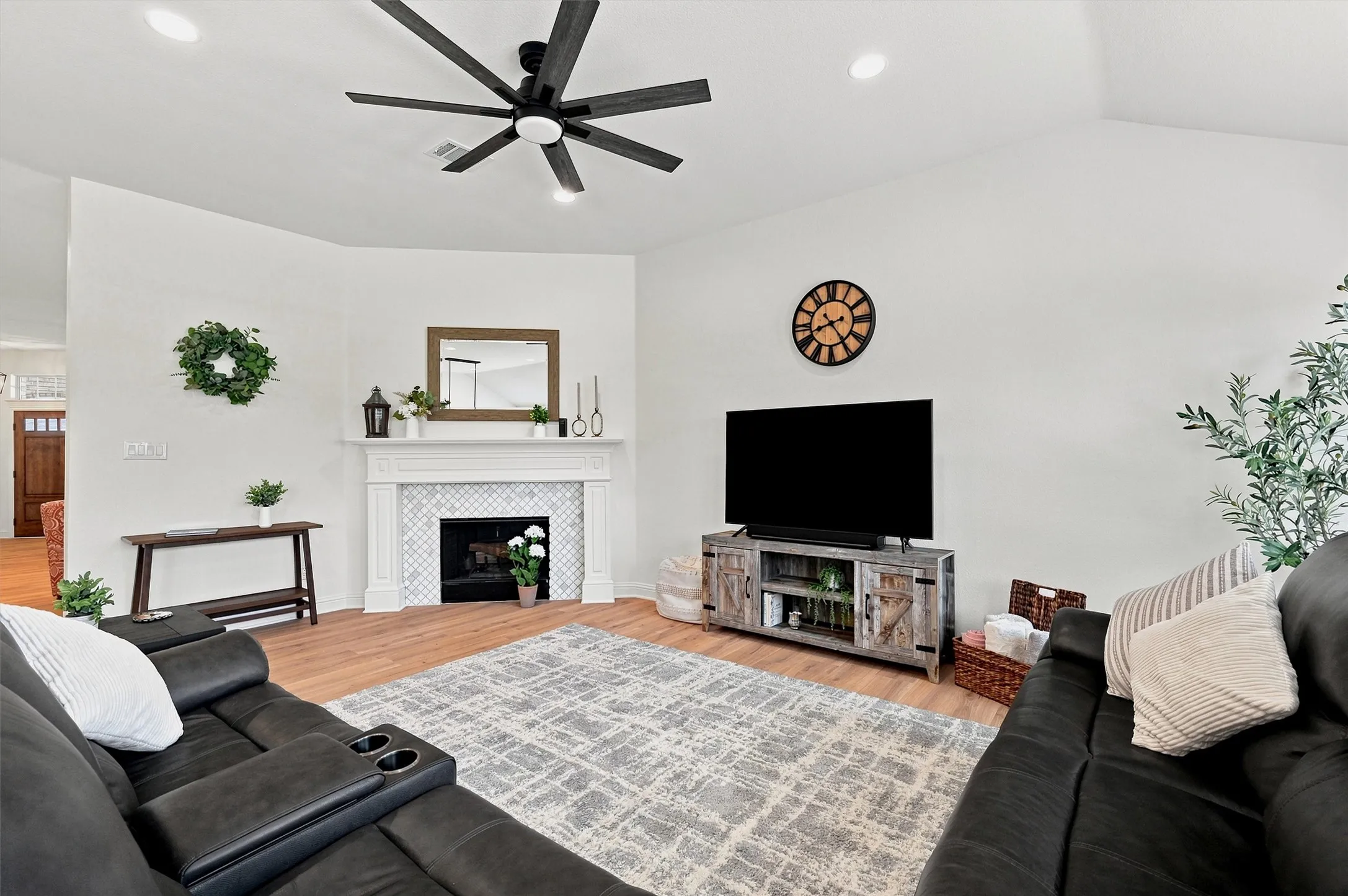Single Family Residence For Rent in Collin County , 1341 Cedar Lake Drive, Prosper, Texas 75078, 4 Bedroom, 2 Bathroom, 3 Garage spaces, 2,818 Sqft, built in 2005, mls#21413394, Real Estate Agent in Prosper, Homes For Rent in Collin county, Homes For Rent in Prosper, Realtor in Prosper Texas, Real Estate Brokerage Independent Realty Texas, Luminita Cordes Realtor