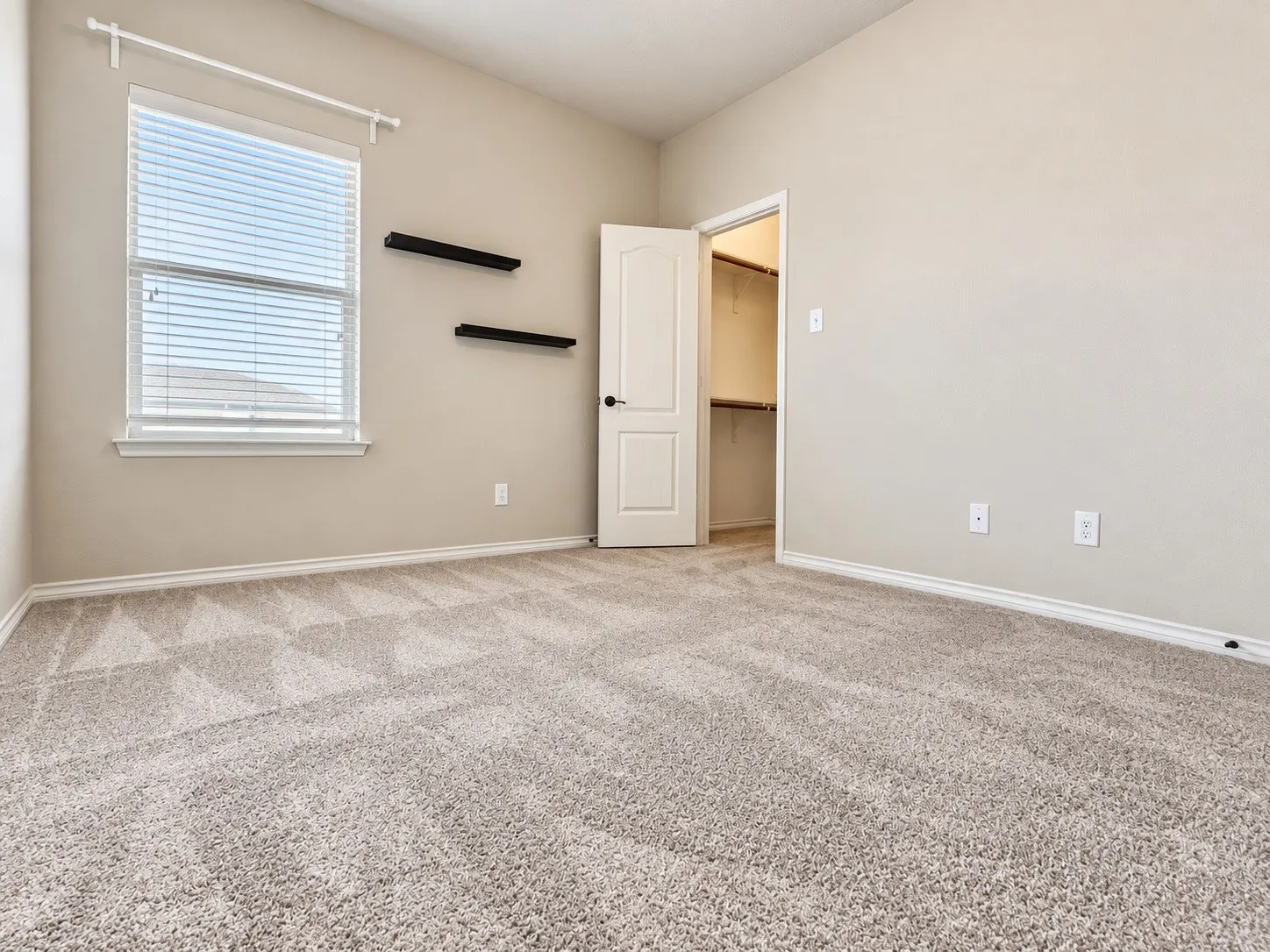 Townhouse For Rent in Denton County , 4248 Comanche Drive, Carrollton, Texas 75010, 3 Bedroom, 3 Bathroom, 2 Garage spaces, 2,264 Sqft, built in 2011, mls#21412528, Real Estate Agent in Carrollton, Homes For Rent in Denton county, Homes For Rent in Carrollton, Realtor in Carrollton Texas, Real Estate Brokerage Independent Realty Texas, Luminita Cordes Realtor