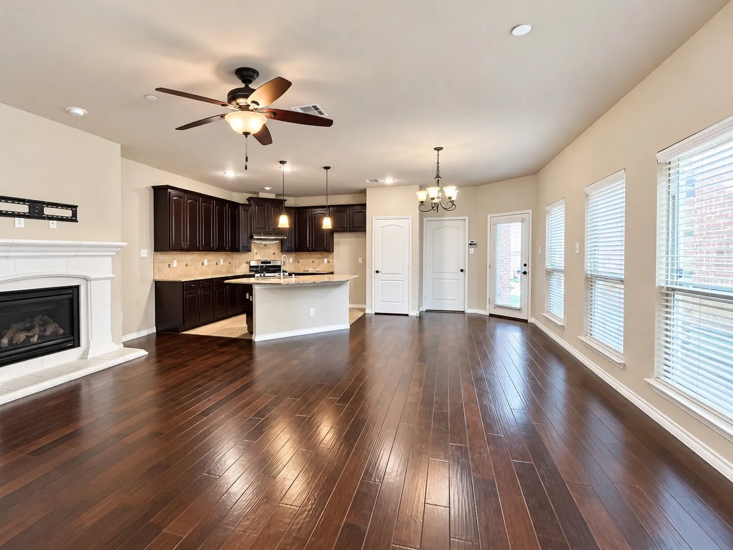 Townhouse For Rent in Denton County , 4248 Comanche Drive, Carrollton, Texas 75010, 3 Bedroom, 3 Bathroom, 2 Garage spaces, 2,264 Sqft, built in 2011, mls#21412528, Real Estate Agent in Carrollton, Homes For Rent in Denton county, Homes For Rent in Carrollton, Realtor in Carrollton Texas, Real Estate Brokerage Independent Realty Texas, Luminita Cordes Realtor