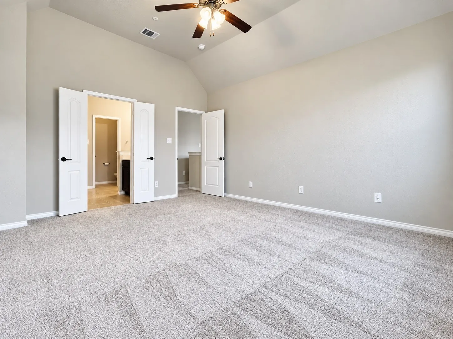 Townhouse For Rent in Denton County , 4248 Comanche Drive, Carrollton, Texas 75010, 3 Bedroom, 3 Bathroom, 2 Garage spaces, 2,264 Sqft, built in 2011, mls#21412528, Real Estate Agent in Carrollton, Homes For Rent in Denton county, Homes For Rent in Carrollton, Realtor in Carrollton Texas, Real Estate Brokerage Independent Realty Texas, Luminita Cordes Realtor