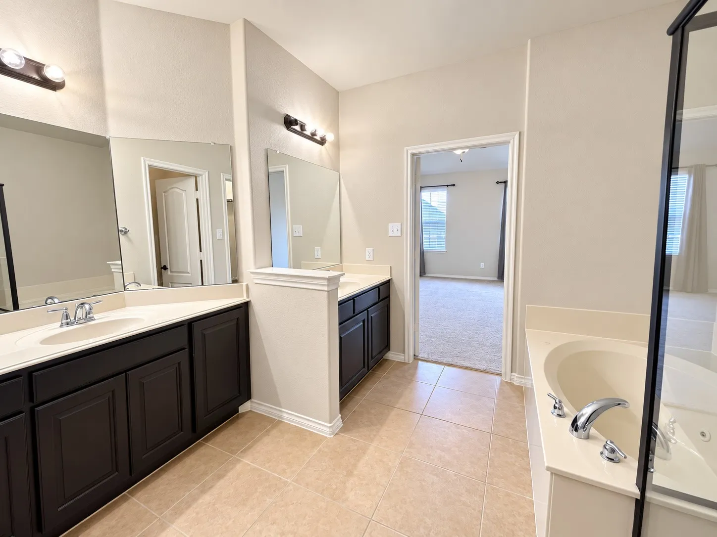 Townhouse For Rent in Denton County , 4248 Comanche Drive, Carrollton, Texas 75010, 3 Bedroom, 3 Bathroom, 2 Garage spaces, 2,264 Sqft, built in 2011, mls#21412528, Real Estate Agent in Carrollton, Homes For Rent in Denton county, Homes For Rent in Carrollton, Realtor in Carrollton Texas, Real Estate Brokerage Independent Realty Texas, Luminita Cordes Realtor