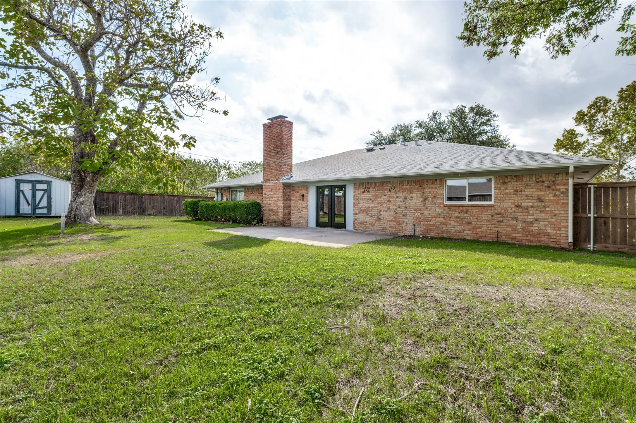 Single Family Residence For Sale in Ellis County , 504 Rolling Hills Drive, Midlothian, Texas 76065, 4 Bedroom, 2 Bathroom, 2 Garage spaces, 2,084 Sqft, built in 1972, mls#21412740, Real Estate Agent in Midlothian, Homes For Sale in Ellis county, Homes For Sale in Midlothian, Realtor in Midlothian Texas, Real Estate Brokerage Independent Realty Texas, Luminita Cordes Realtor