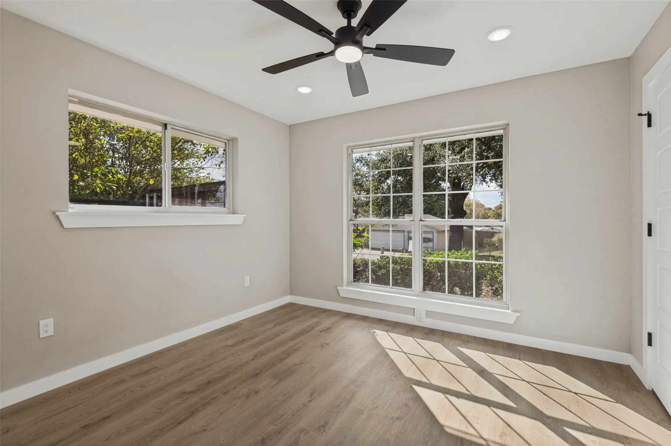 Single Family Residence For Sale in Ellis County , 504 Rolling Hills Drive, Midlothian, Texas 76065, 4 Bedroom, 2 Bathroom, 2 Garage spaces, 2,084 Sqft, built in 1972, mls#21412740, Real Estate Agent in Midlothian, Homes For Sale in Ellis county, Homes For Sale in Midlothian, Realtor in Midlothian Texas, Real Estate Brokerage Independent Realty Texas, Luminita Cordes Realtor
