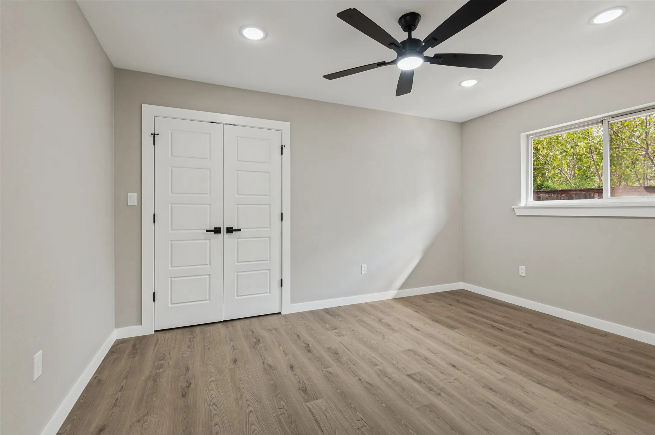 Single Family Residence For Sale in Ellis County , 504 Rolling Hills Drive, Midlothian, Texas 76065, 4 Bedroom, 2 Bathroom, 2 Garage spaces, 2,084 Sqft, built in 1972, mls#21412740, Real Estate Agent in Midlothian, Homes For Sale in Ellis county, Homes For Sale in Midlothian, Realtor in Midlothian Texas, Real Estate Brokerage Independent Realty Texas, Luminita Cordes Realtor