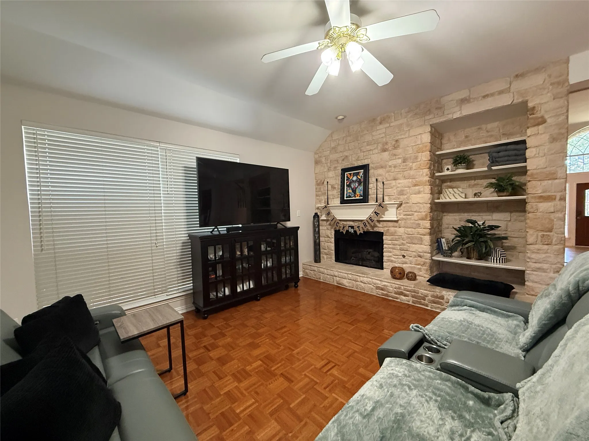 Single Family Residence For Rent in Collin County , 6821 Patrick Lane, Plano, Texas 75024, 4 Bedroom, 4 Bathroom, 2 Garage spaces, 3,296 Sqft, built in 1995, mls#21409882, Real Estate Agent in Plano, Homes For Rent in Collin county, Homes For Rent in Plano, Realtor in Plano Texas, Real Estate Brokerage Independent Realty Texas, Luminita Cordes Realtor