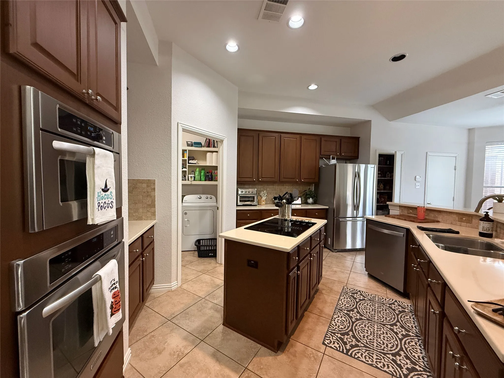 Single Family Residence For Rent in Collin County , 6821 Patrick Lane, Plano, Texas 75024, 4 Bedroom, 4 Bathroom, 2 Garage spaces, 3,296 Sqft, built in 1995, mls#21409882, Real Estate Agent in Plano, Homes For Rent in Collin county, Homes For Rent in Plano, Realtor in Plano Texas, Real Estate Brokerage Independent Realty Texas, Luminita Cordes Realtor