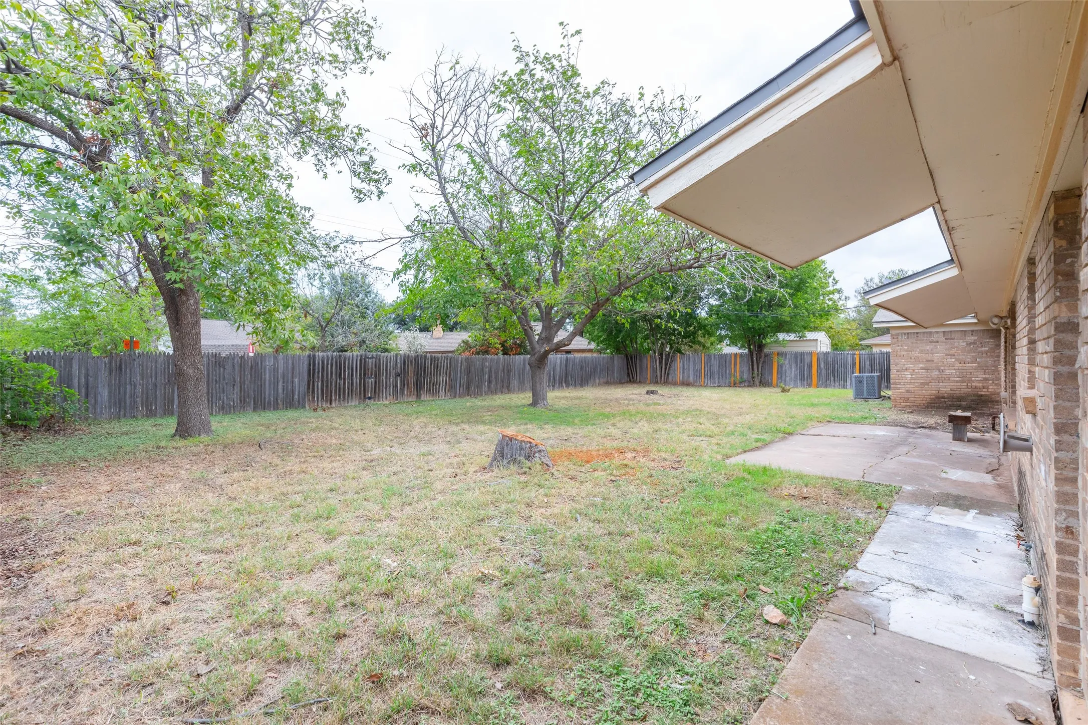 Single Family Residence For Sale in Taylor County , 2966 Arrowhead Drive, Abilene, Texas 79606, 3 Bedroom, 2 Bathroom, 2 Garage spaces, 1,840 Sqft, built in 1964, mls#21409872, Real Estate Agent in Abilene, Homes For Sale in Taylor county, Homes For Sale in Abilene, Realtor in Abilene Texas, Real Estate Brokerage Independent Realty Texas, Luminita Cordes Realtor