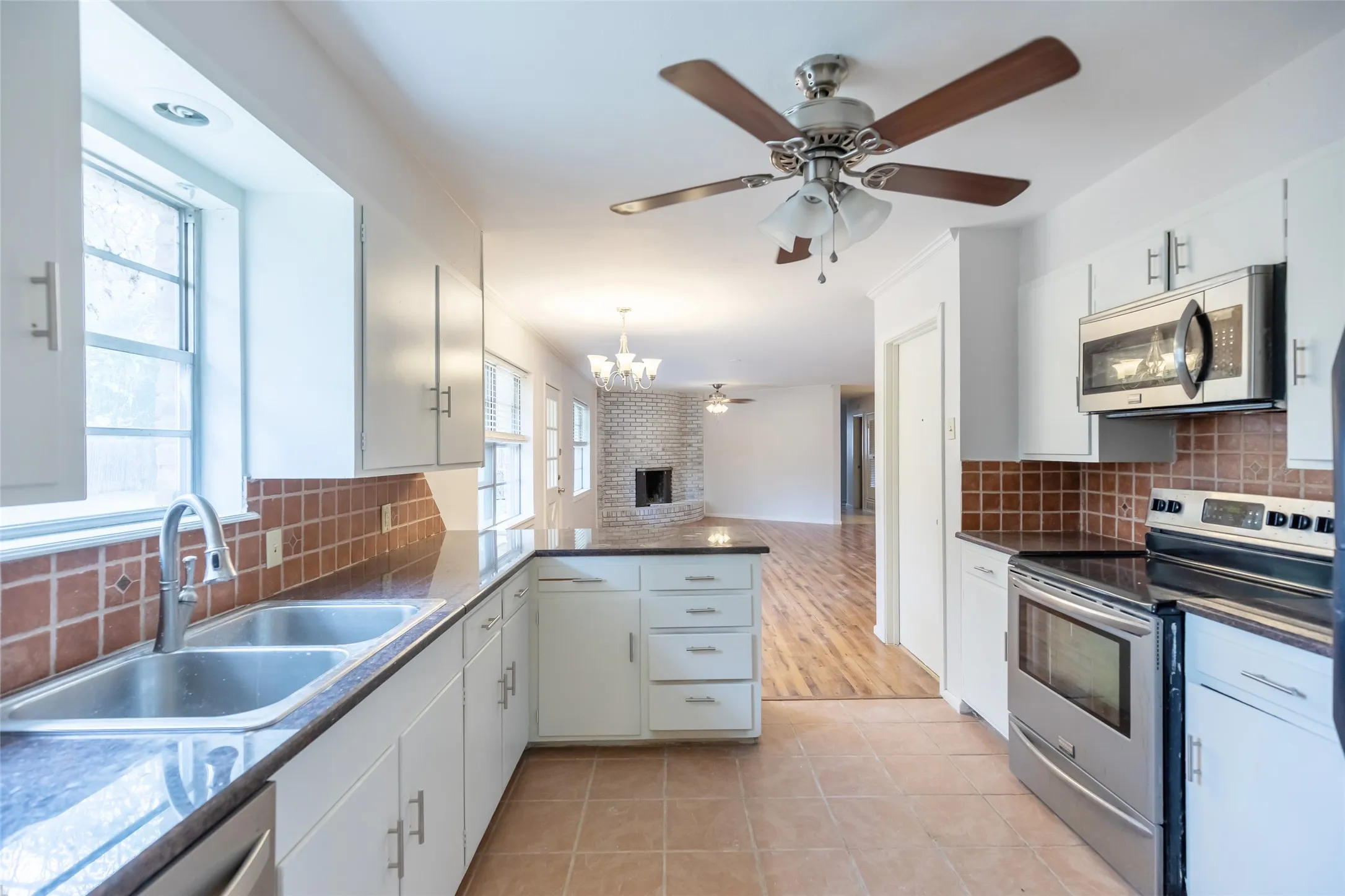 Single Family Residence For Sale in Taylor County , 2966 Arrowhead Drive, Abilene, Texas 79606, 3 Bedroom, 2 Bathroom, 2 Garage spaces, 1,840 Sqft, built in 1964, mls#21409872, Real Estate Agent in Abilene, Homes For Sale in Taylor county, Homes For Sale in Abilene, Realtor in Abilene Texas, Real Estate Brokerage Independent Realty Texas, Luminita Cordes Realtor