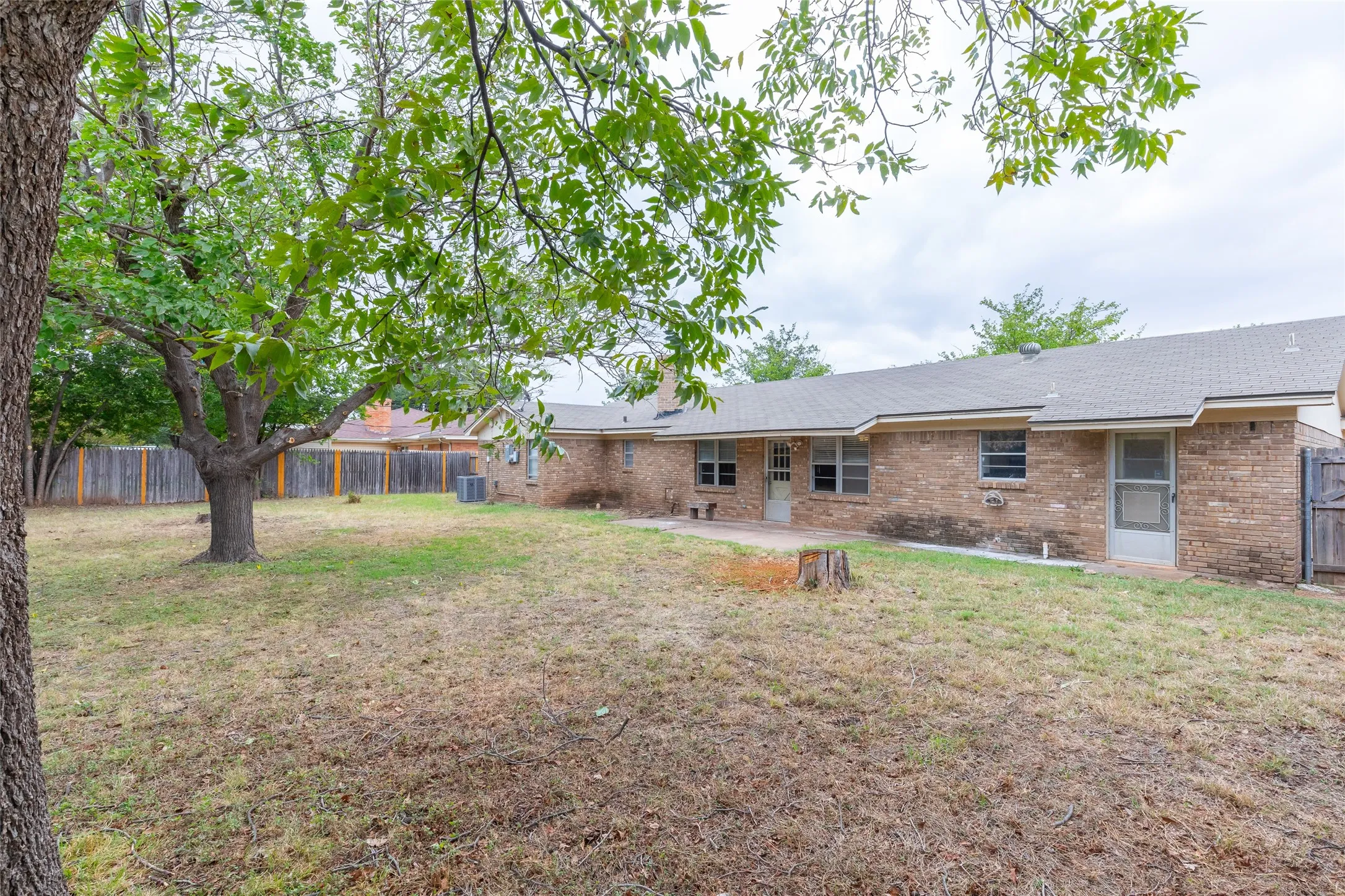 Single Family Residence For Sale in Taylor County , 2966 Arrowhead Drive, Abilene, Texas 79606, 3 Bedroom, 2 Bathroom, 2 Garage spaces, 1,840 Sqft, built in 1964, mls#21409872, Real Estate Agent in Abilene, Homes For Sale in Taylor county, Homes For Sale in Abilene, Realtor in Abilene Texas, Real Estate Brokerage Independent Realty Texas, Luminita Cordes Realtor