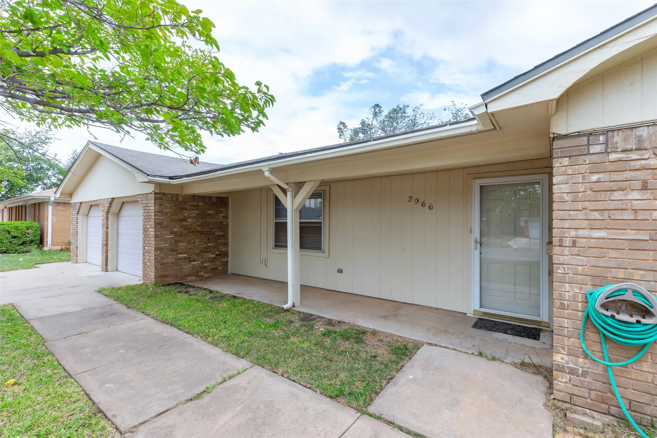 Single Family Residence For Sale in Taylor County , 2966 Arrowhead Drive, Abilene, Texas 79606, 3 Bedroom, 2 Bathroom, 2 Garage spaces, 1,840 Sqft, built in 1964, mls#21409872, Real Estate Agent in Abilene, Homes For Sale in Taylor county, Homes For Sale in Abilene, Realtor in Abilene Texas, Real Estate Brokerage Independent Realty Texas, Luminita Cordes Realtor