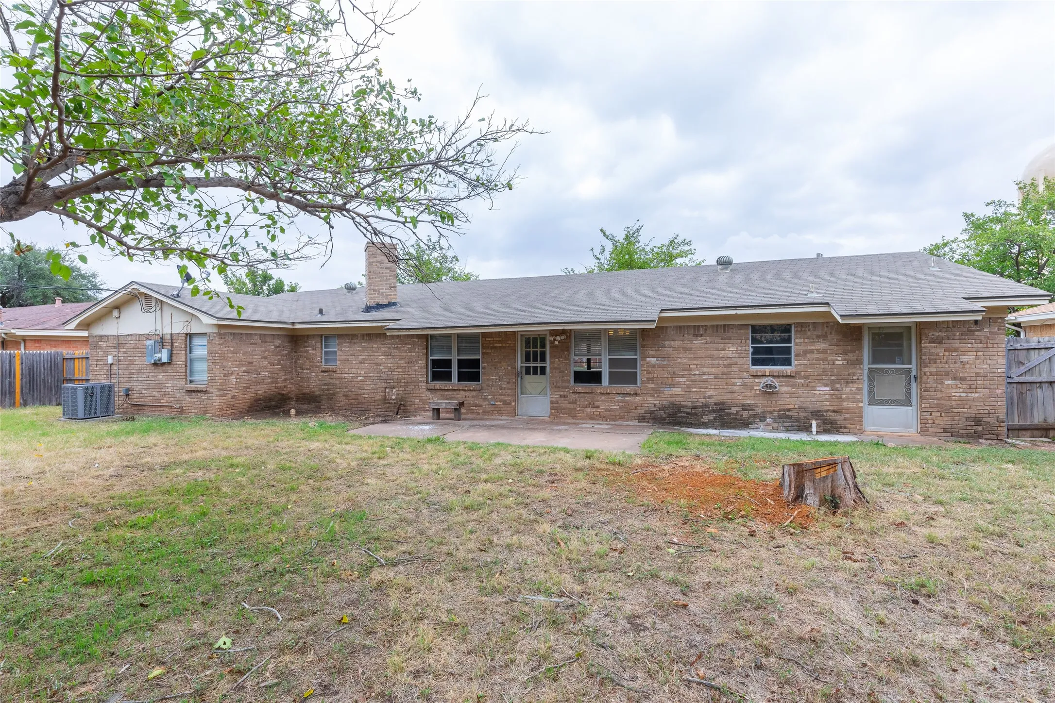 Single Family Residence For Sale in Taylor County , 2966 Arrowhead Drive, Abilene, Texas 79606, 3 Bedroom, 2 Bathroom, 2 Garage spaces, 1,840 Sqft, built in 1964, mls#21409872, Real Estate Agent in Abilene, Homes For Sale in Taylor county, Homes For Sale in Abilene, Realtor in Abilene Texas, Real Estate Brokerage Independent Realty Texas, Luminita Cordes Realtor