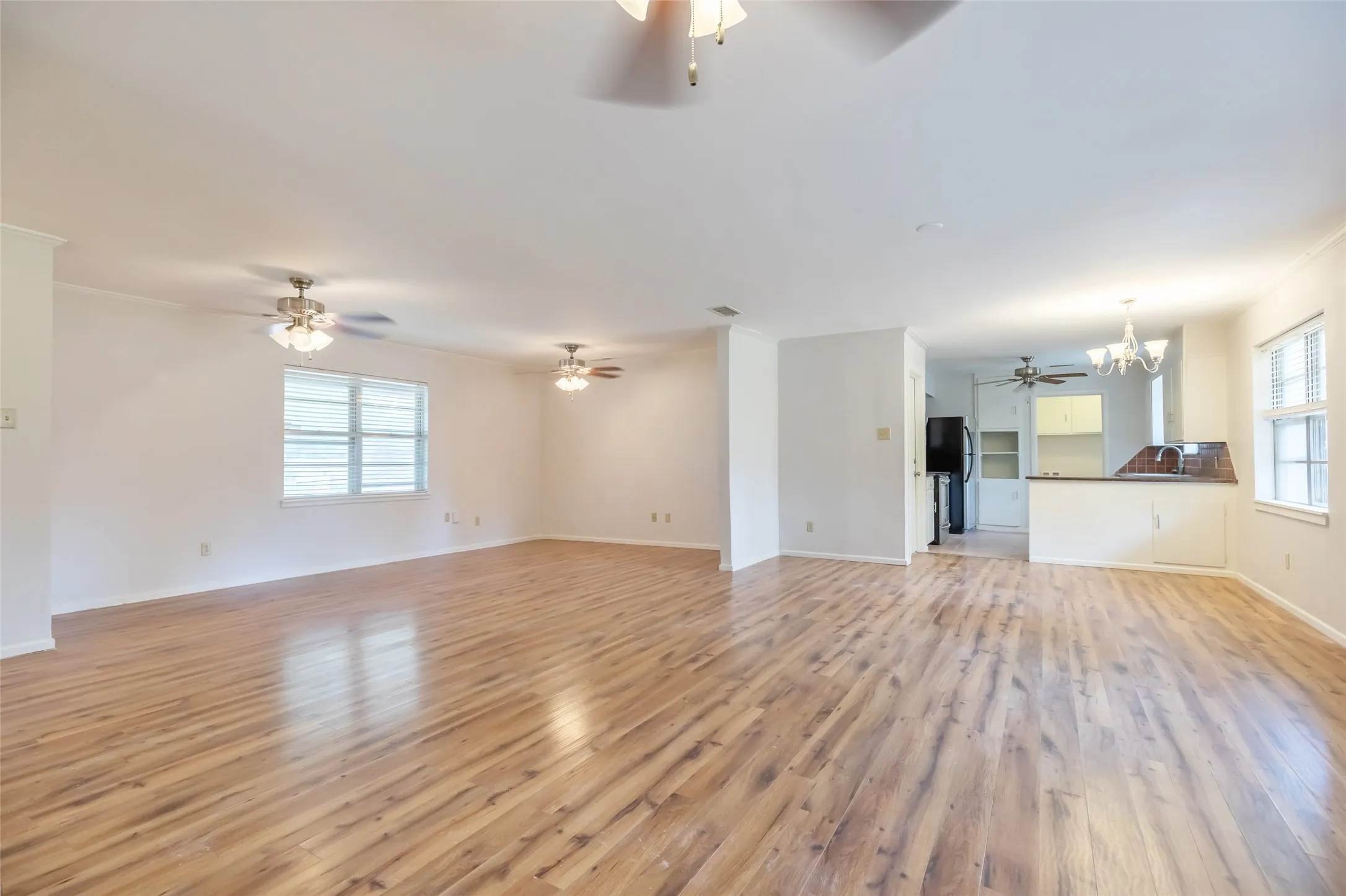 Single Family Residence For Sale in Taylor County , 2966 Arrowhead Drive, Abilene, Texas 79606, 3 Bedroom, 2 Bathroom, 2 Garage spaces, 1,840 Sqft, built in 1964, mls#21409872, Real Estate Agent in Abilene, Homes For Sale in Taylor county, Homes For Sale in Abilene, Realtor in Abilene Texas, Real Estate Brokerage Independent Realty Texas, Luminita Cordes Realtor