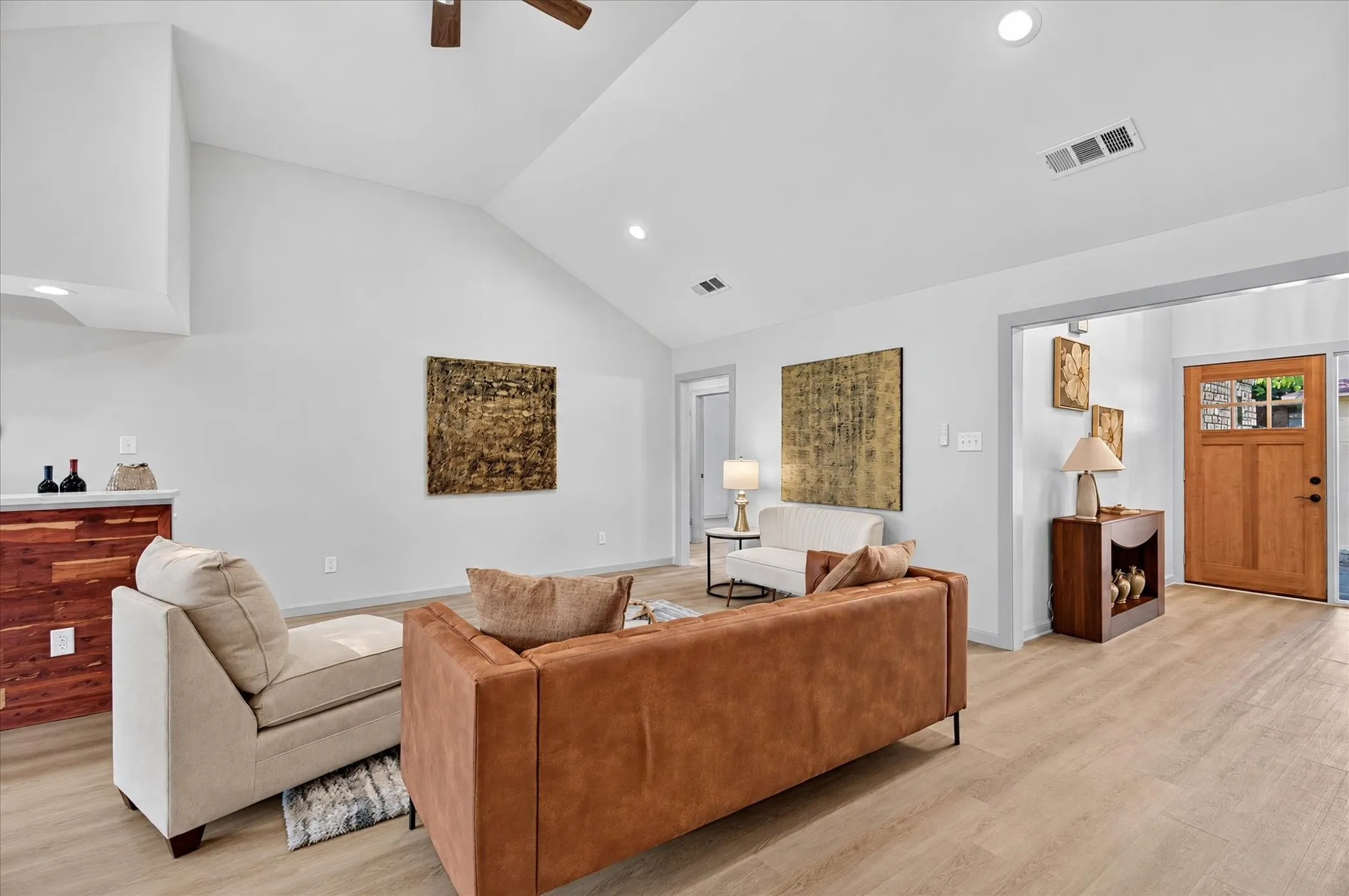 Single Family Residence For Sale in Tarrant County , 10117 Stoneleigh Drive, Benbrook, Texas 76126, 4 Bedroom, 2 Bathroom, 2 Garage spaces, 2,240 Sqft, built in 1984, mls#21412633, Real Estate Agent in Benbrook, Homes For Sale in Tarrant county, Homes For Sale in Benbrook, Realtor in Benbrook Texas, Real Estate Brokerage Independent Realty Texas, Luminita Cordes Realtor