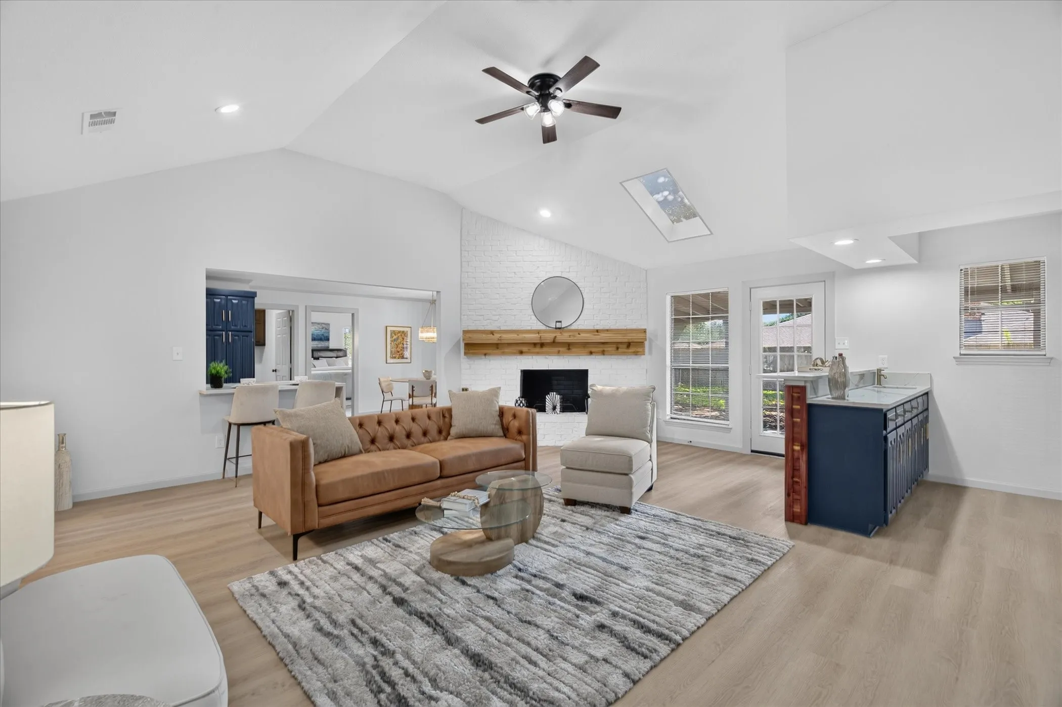 Single Family Residence For Sale in Tarrant County , 10117 Stoneleigh Drive, Benbrook, Texas 76126, 4 Bedroom, 2 Bathroom, 2 Garage spaces, 2,240 Sqft, built in 1984, mls#21412633, Real Estate Agent in Benbrook, Homes For Sale in Tarrant county, Homes For Sale in Benbrook, Realtor in Benbrook Texas, Real Estate Brokerage Independent Realty Texas, Luminita Cordes Realtor