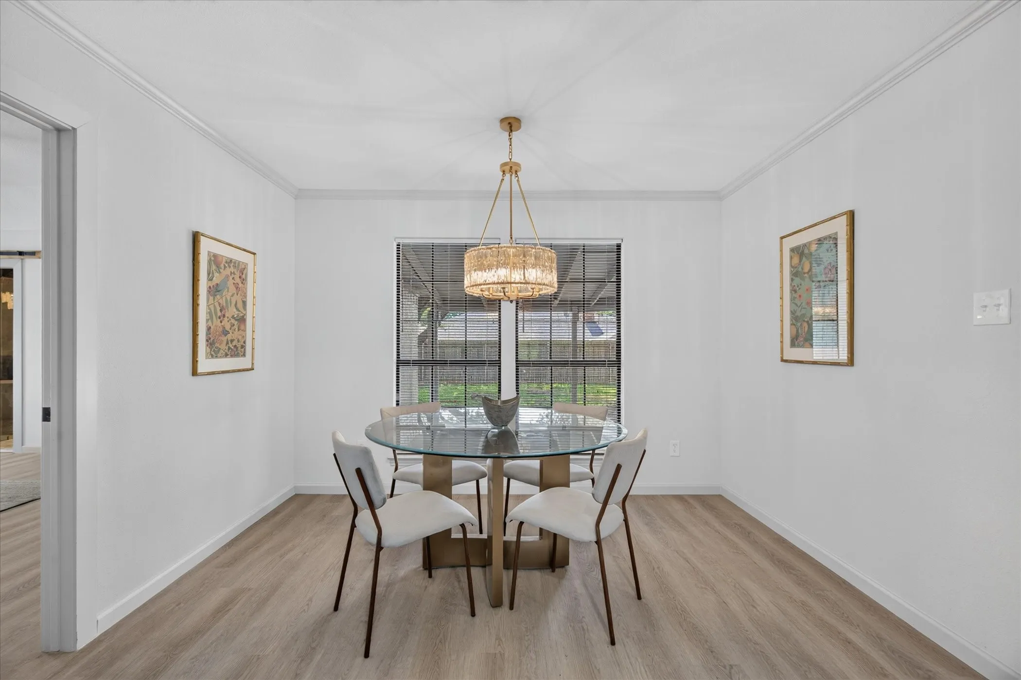 Single Family Residence For Sale in Tarrant County , 10117 Stoneleigh Drive, Benbrook, Texas 76126, 4 Bedroom, 2 Bathroom, 2 Garage spaces, 2,240 Sqft, built in 1984, mls#21412633, Real Estate Agent in Benbrook, Homes For Sale in Tarrant county, Homes For Sale in Benbrook, Realtor in Benbrook Texas, Real Estate Brokerage Independent Realty Texas, Luminita Cordes Realtor
