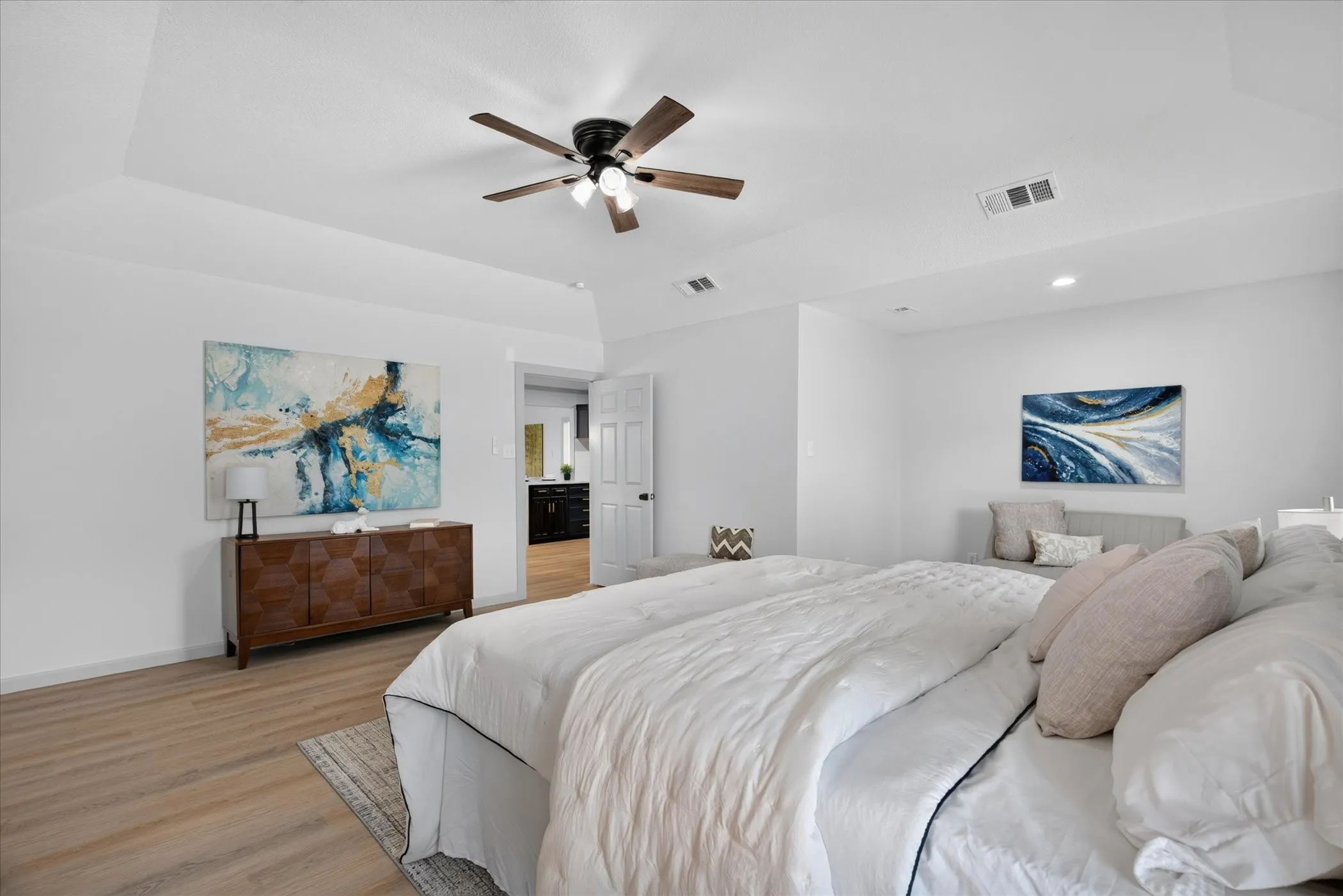 Single Family Residence For Sale in Tarrant County , 10117 Stoneleigh Drive, Benbrook, Texas 76126, 4 Bedroom, 2 Bathroom, 2 Garage spaces, 2,240 Sqft, built in 1984, mls#21412633, Real Estate Agent in Benbrook, Homes For Sale in Tarrant county, Homes For Sale in Benbrook, Realtor in Benbrook Texas, Real Estate Brokerage Independent Realty Texas, Luminita Cordes Realtor