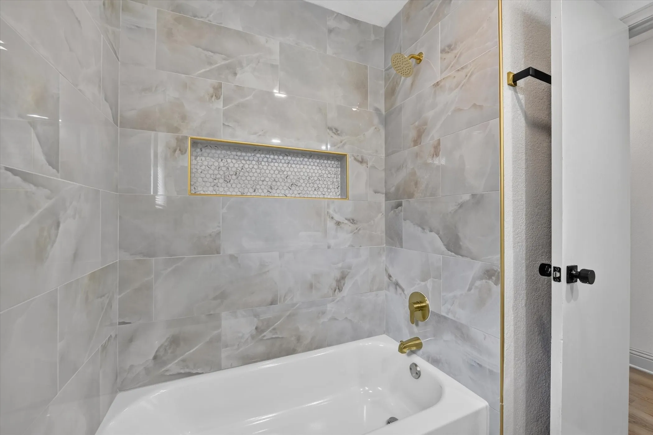 Single Family Residence For Sale in Tarrant County , 10117 Stoneleigh Drive, Benbrook, Texas 76126, 4 Bedroom, 2 Bathroom, 2 Garage spaces, 2,240 Sqft, built in 1984, mls#21412633, Real Estate Agent in Benbrook, Homes For Sale in Tarrant county, Homes For Sale in Benbrook, Realtor in Benbrook Texas, Real Estate Brokerage Independent Realty Texas, Luminita Cordes Realtor