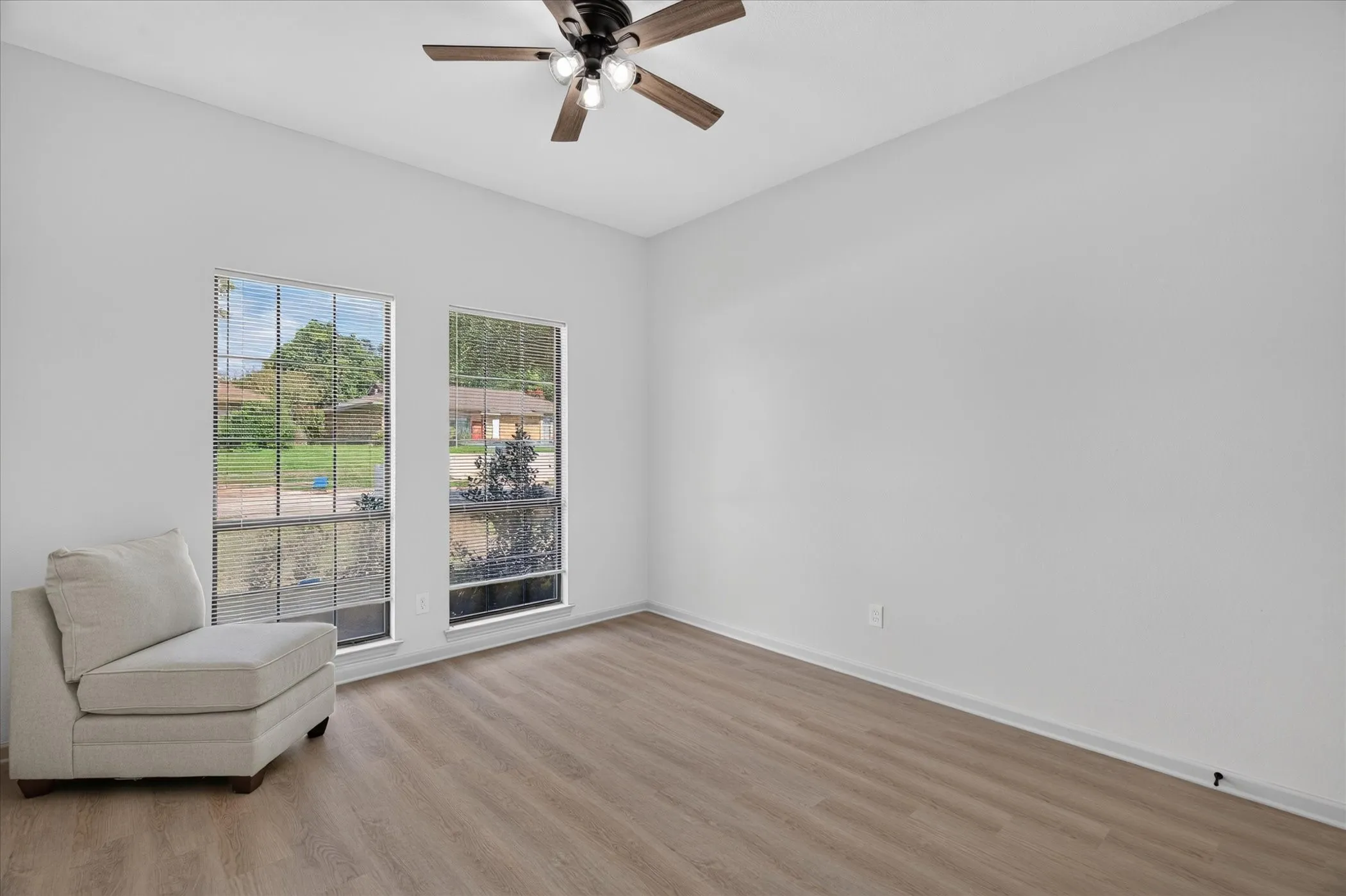 Single Family Residence For Sale in Tarrant County , 10117 Stoneleigh Drive, Benbrook, Texas 76126, 4 Bedroom, 2 Bathroom, 2 Garage spaces, 2,240 Sqft, built in 1984, mls#21412633, Real Estate Agent in Benbrook, Homes For Sale in Tarrant county, Homes For Sale in Benbrook, Realtor in Benbrook Texas, Real Estate Brokerage Independent Realty Texas, Luminita Cordes Realtor