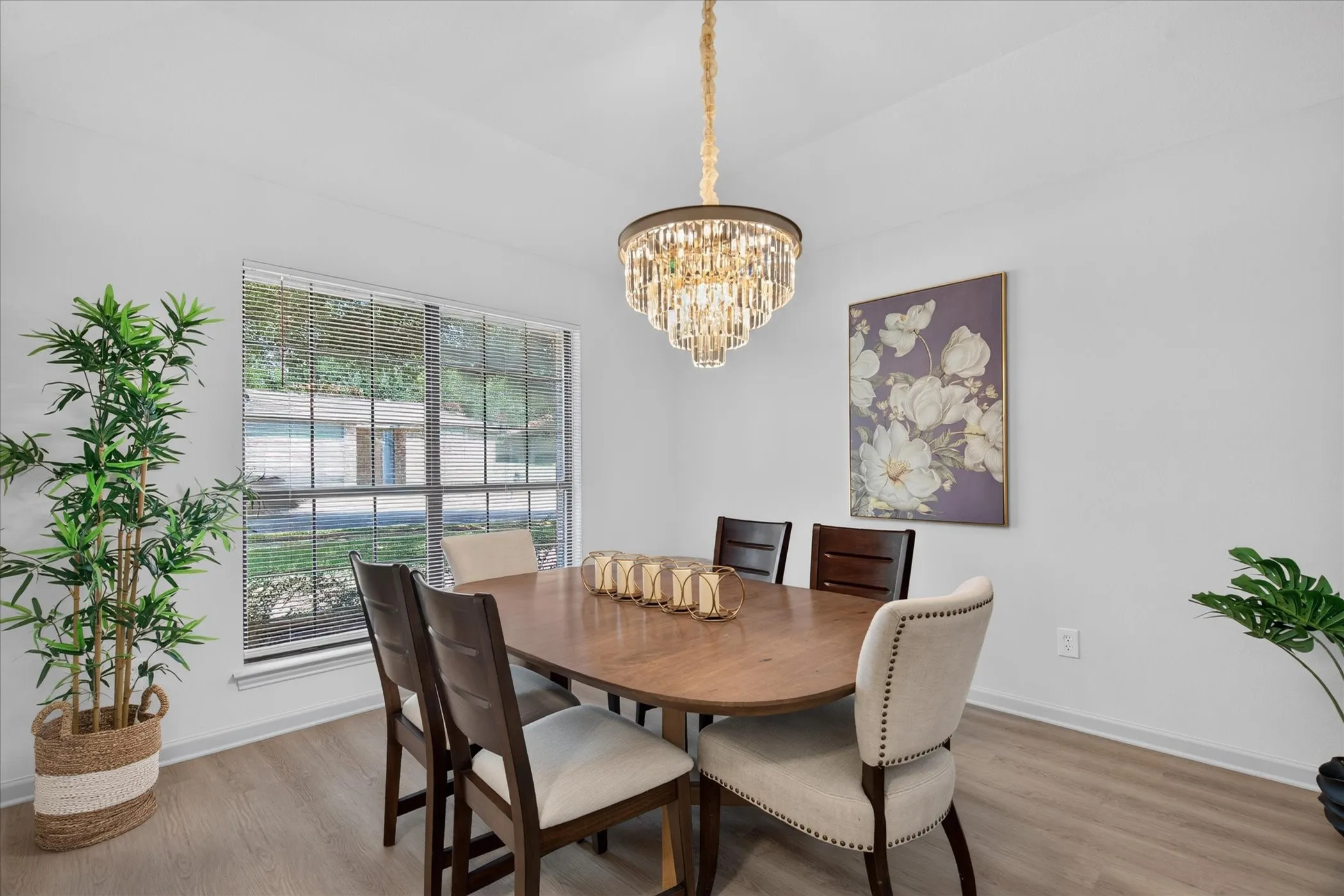 Single Family Residence For Sale in Tarrant County , 10117 Stoneleigh Drive, Benbrook, Texas 76126, 4 Bedroom, 2 Bathroom, 2 Garage spaces, 2,240 Sqft, built in 1984, mls#21412633, Real Estate Agent in Benbrook, Homes For Sale in Tarrant county, Homes For Sale in Benbrook, Realtor in Benbrook Texas, Real Estate Brokerage Independent Realty Texas, Luminita Cordes Realtor