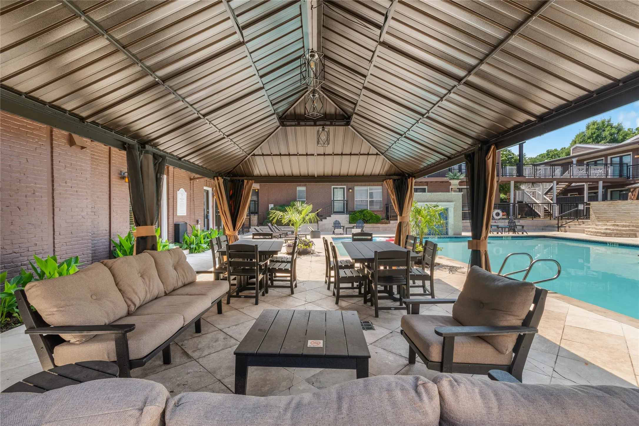 Condominium For Sale in Dallas County , 5928 Sandhurst Lane 127, Dallas, Texas 75206, 3 Bedroom, 2 Bathroom, Garage spaces, 1,224 Sqft, built in 1967, mls#21413727, Real Estate Agent in Dallas, Homes For Sale in Dallas county, Homes For Sale in Dallas, Realtor in Dallas Texas, Real Estate Brokerage Independent Realty Texas, Luminita Cordes Realtor