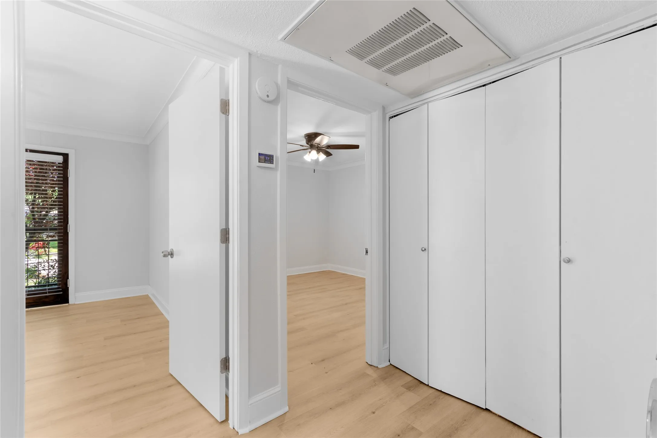 Condominium For Sale in Dallas County , 5928 Sandhurst Lane 127, Dallas, Texas 75206, 3 Bedroom, 2 Bathroom, Garage spaces, 1,224 Sqft, built in 1967, mls#21413727, Real Estate Agent in Dallas, Homes For Sale in Dallas county, Homes For Sale in Dallas, Realtor in Dallas Texas, Real Estate Brokerage Independent Realty Texas, Luminita Cordes Realtor