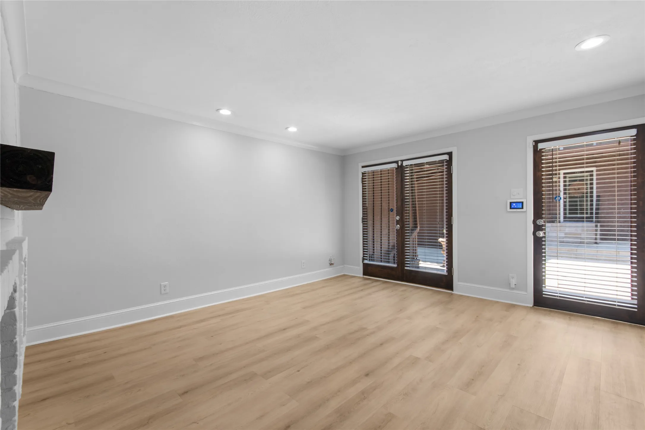 Condominium For Sale in Dallas County , 5928 Sandhurst Lane 127, Dallas, Texas 75206, 3 Bedroom, 2 Bathroom, Garage spaces, 1,224 Sqft, built in 1967, mls#21413727, Real Estate Agent in Dallas, Homes For Sale in Dallas county, Homes For Sale in Dallas, Realtor in Dallas Texas, Real Estate Brokerage Independent Realty Texas, Luminita Cordes Realtor