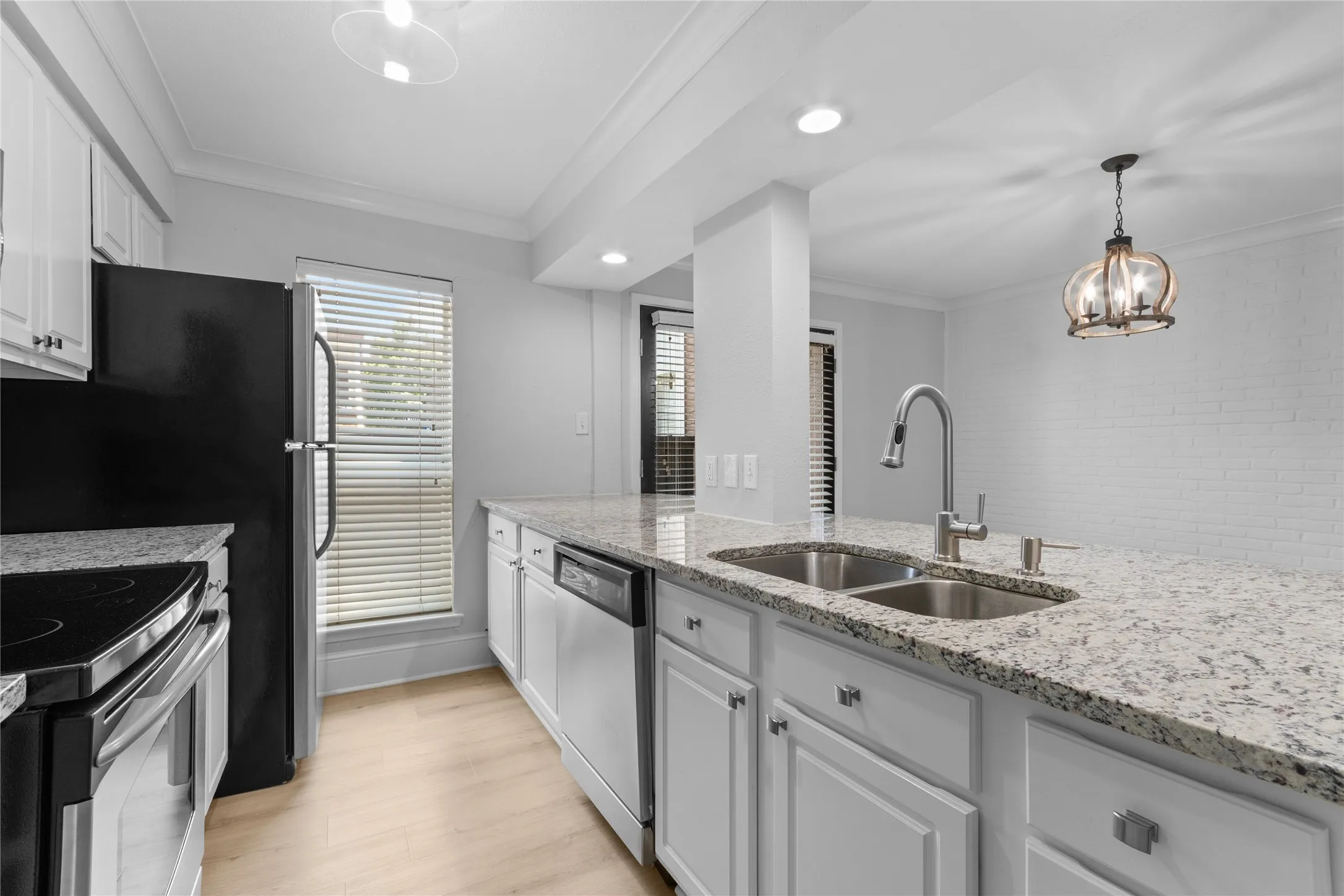 Condominium For Sale in Dallas County , 5928 Sandhurst Lane 127, Dallas, Texas 75206, 3 Bedroom, 2 Bathroom, Garage spaces, 1,224 Sqft, built in 1967, mls#21413727, Real Estate Agent in Dallas, Homes For Sale in Dallas county, Homes For Sale in Dallas, Realtor in Dallas Texas, Real Estate Brokerage Independent Realty Texas, Luminita Cordes Realtor