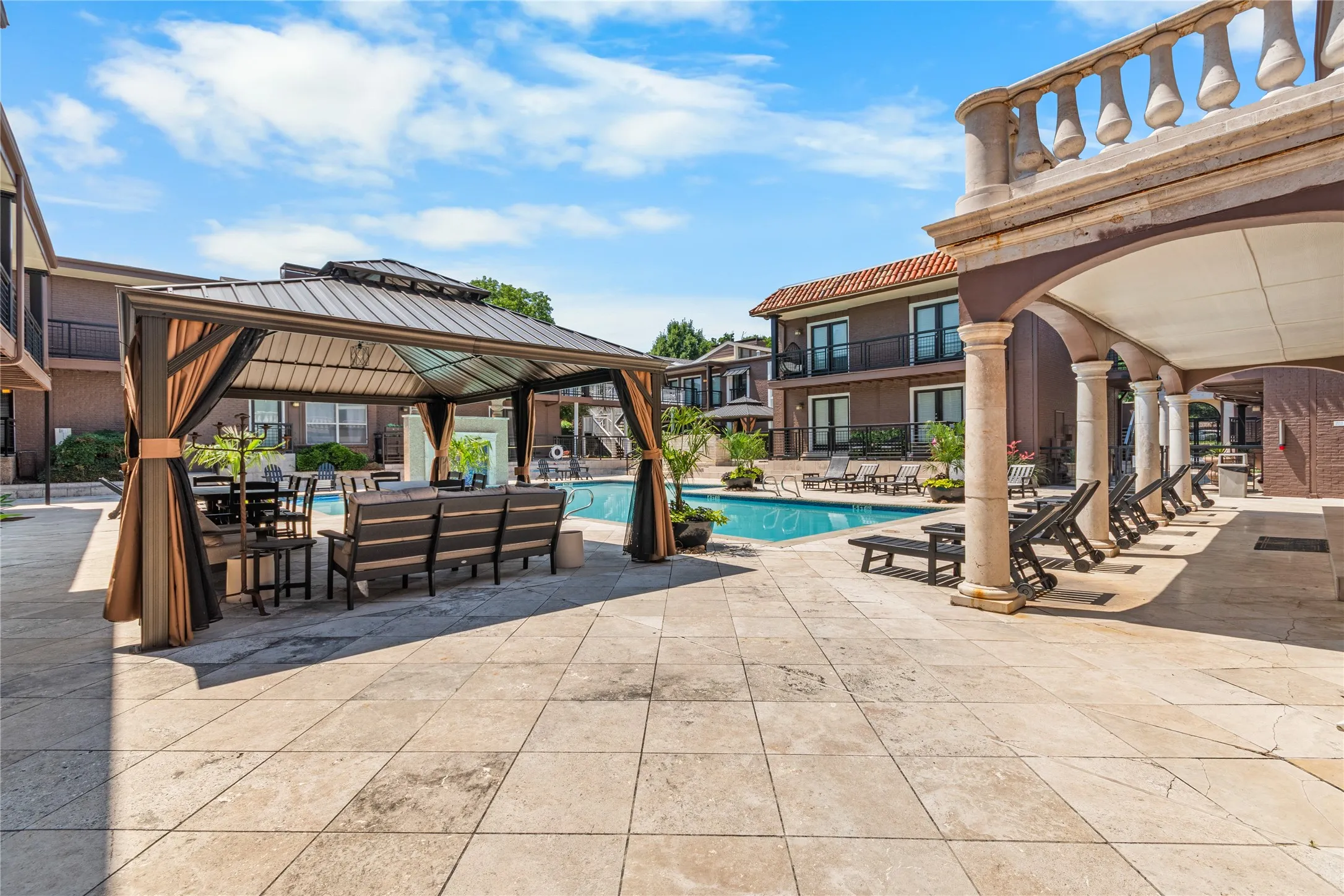 Condominium For Sale in Dallas County , 5928 Sandhurst Lane 127, Dallas, Texas 75206, 3 Bedroom, 2 Bathroom, Garage spaces, 1,224 Sqft, built in 1967, mls#21413727, Real Estate Agent in Dallas, Homes For Sale in Dallas county, Homes For Sale in Dallas, Realtor in Dallas Texas, Real Estate Brokerage Independent Realty Texas, Luminita Cordes Realtor