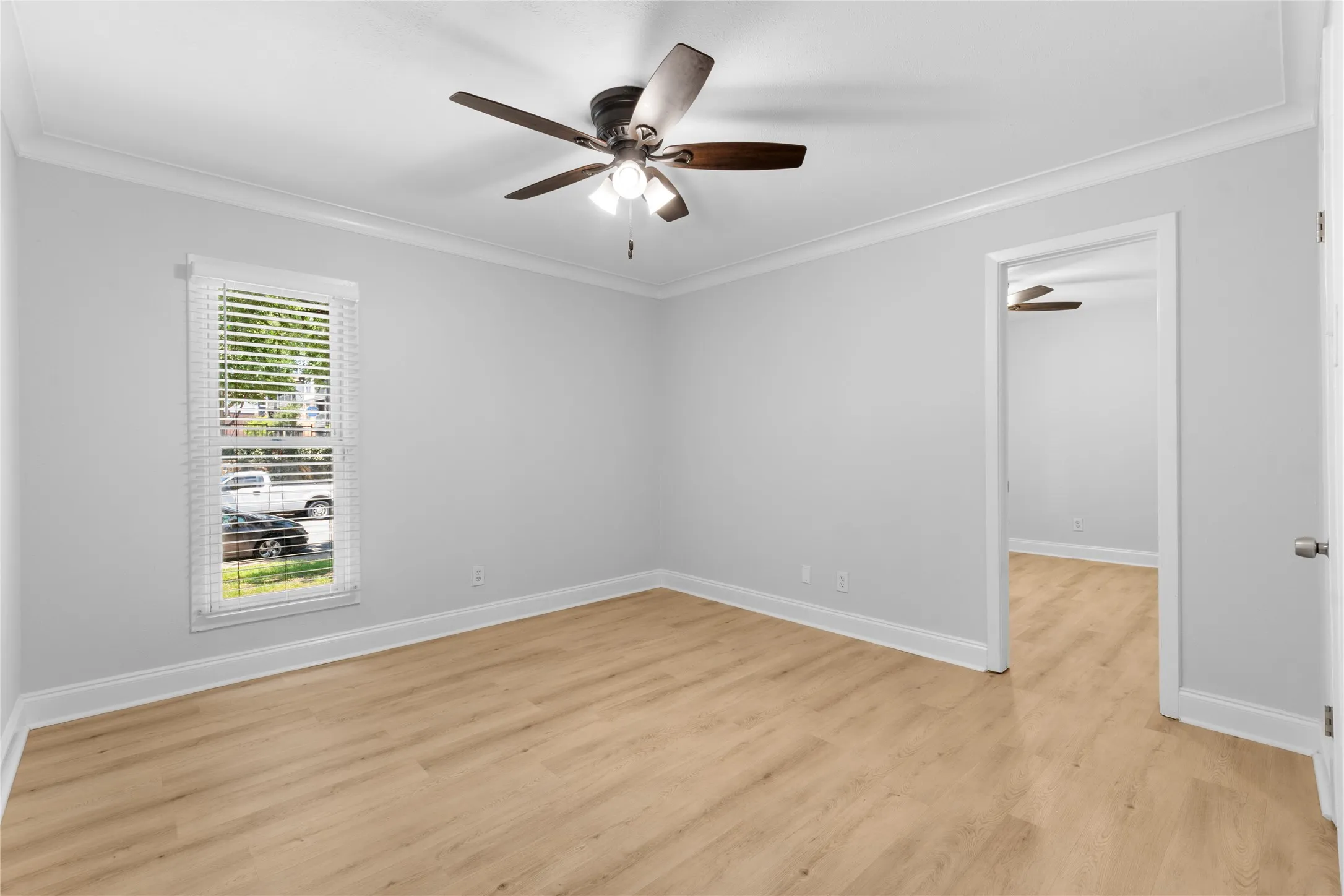 Condominium For Sale in Dallas County , 5928 Sandhurst Lane 127, Dallas, Texas 75206, 3 Bedroom, 2 Bathroom, Garage spaces, 1,224 Sqft, built in 1967, mls#21413727, Real Estate Agent in Dallas, Homes For Sale in Dallas county, Homes For Sale in Dallas, Realtor in Dallas Texas, Real Estate Brokerage Independent Realty Texas, Luminita Cordes Realtor