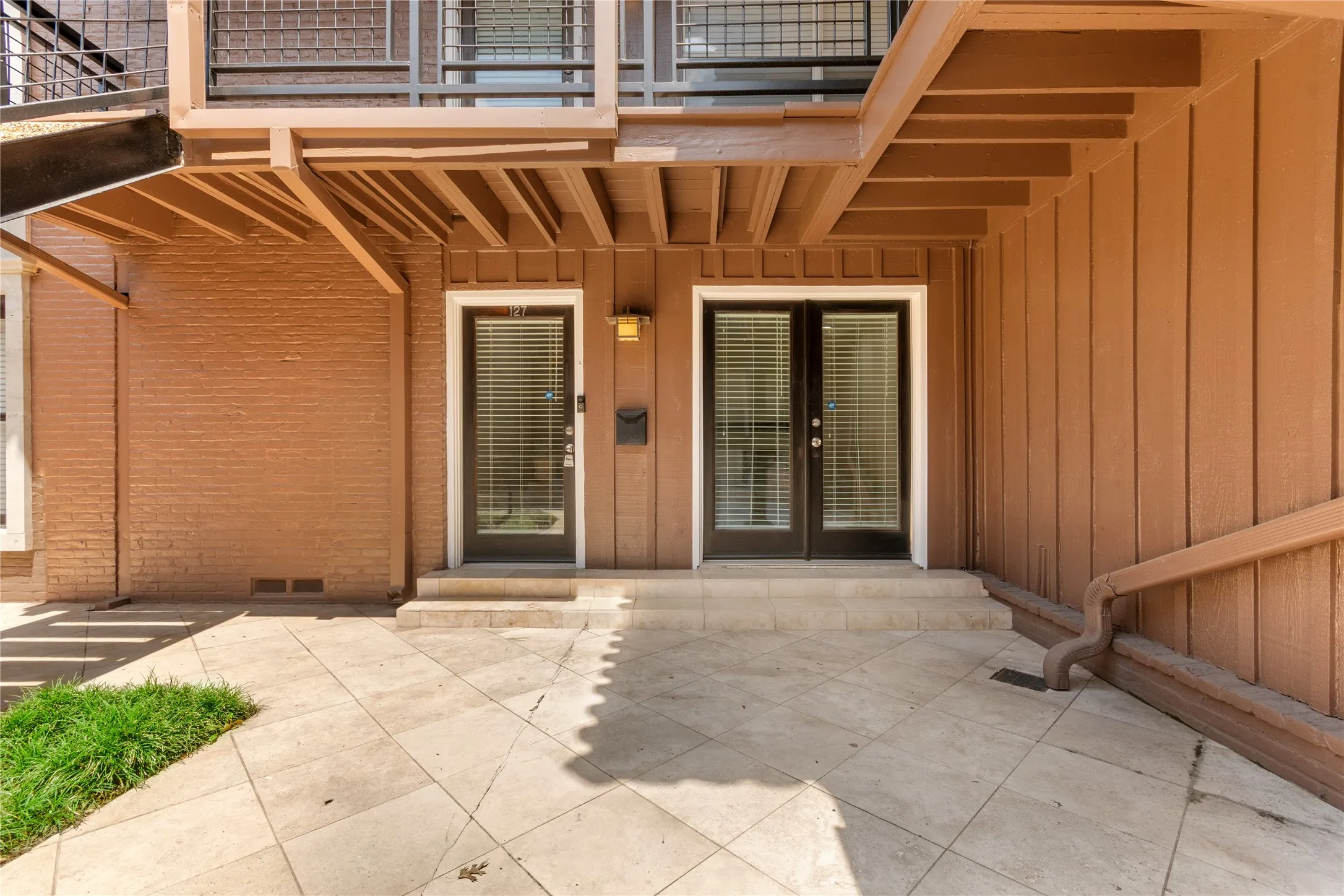 Condominium For Sale in Dallas County , 5928 Sandhurst Lane 127, Dallas, Texas 75206, 3 Bedroom, 2 Bathroom, Garage spaces, 1,224 Sqft, built in 1967, mls#21413727, Real Estate Agent in Dallas, Homes For Sale in Dallas county, Homes For Sale in Dallas, Realtor in Dallas Texas, Real Estate Brokerage Independent Realty Texas, Luminita Cordes Realtor