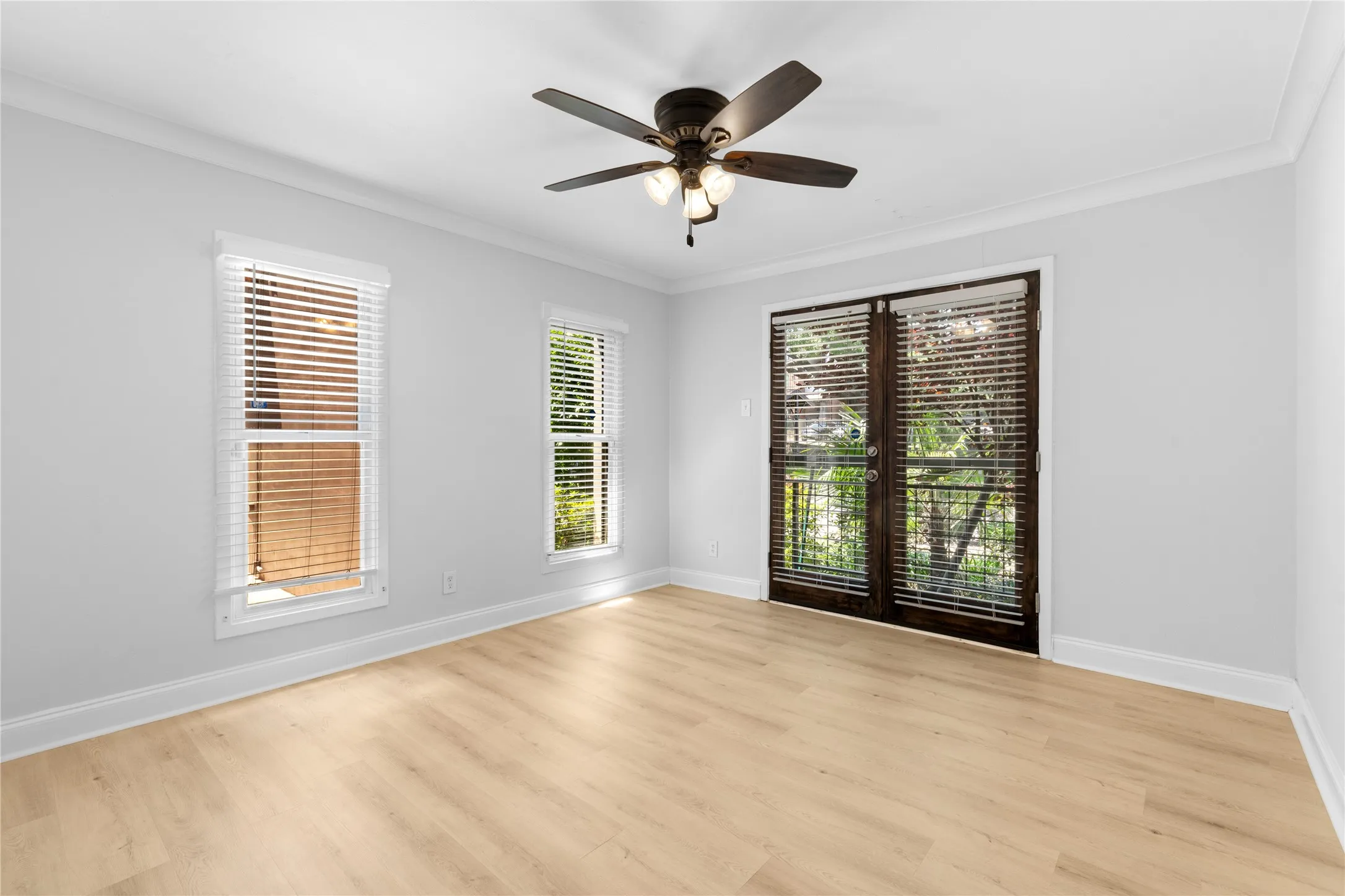 Condominium For Sale in Dallas County , 5928 Sandhurst Lane 127, Dallas, Texas 75206, 3 Bedroom, 2 Bathroom, Garage spaces, 1,224 Sqft, built in 1967, mls#21413727, Real Estate Agent in Dallas, Homes For Sale in Dallas county, Homes For Sale in Dallas, Realtor in Dallas Texas, Real Estate Brokerage Independent Realty Texas, Luminita Cordes Realtor