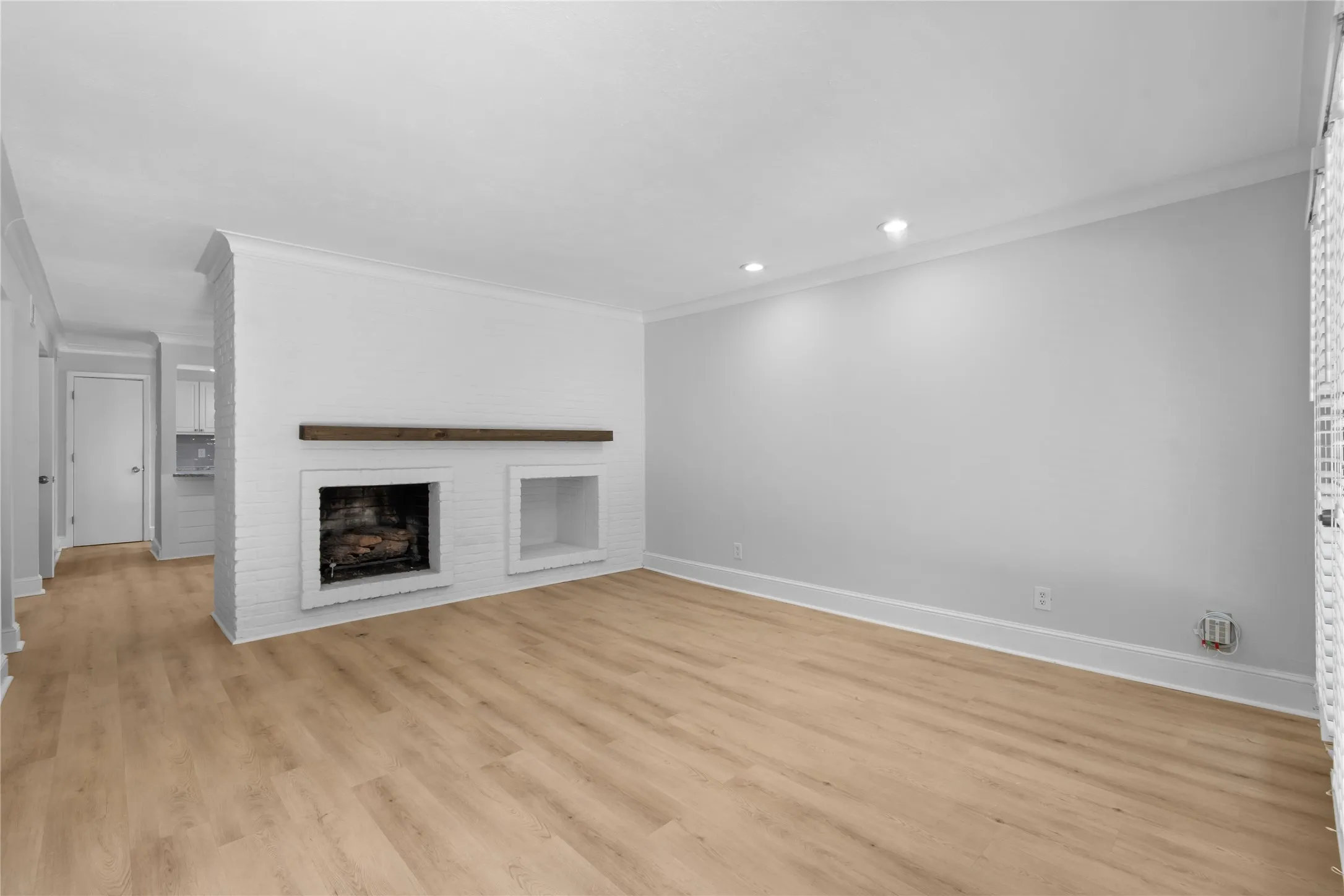Condominium For Sale in Dallas County , 5928 Sandhurst Lane 127, Dallas, Texas 75206, 3 Bedroom, 2 Bathroom, Garage spaces, 1,224 Sqft, built in 1967, mls#21413727, Real Estate Agent in Dallas, Homes For Sale in Dallas county, Homes For Sale in Dallas, Realtor in Dallas Texas, Real Estate Brokerage Independent Realty Texas, Luminita Cordes Realtor