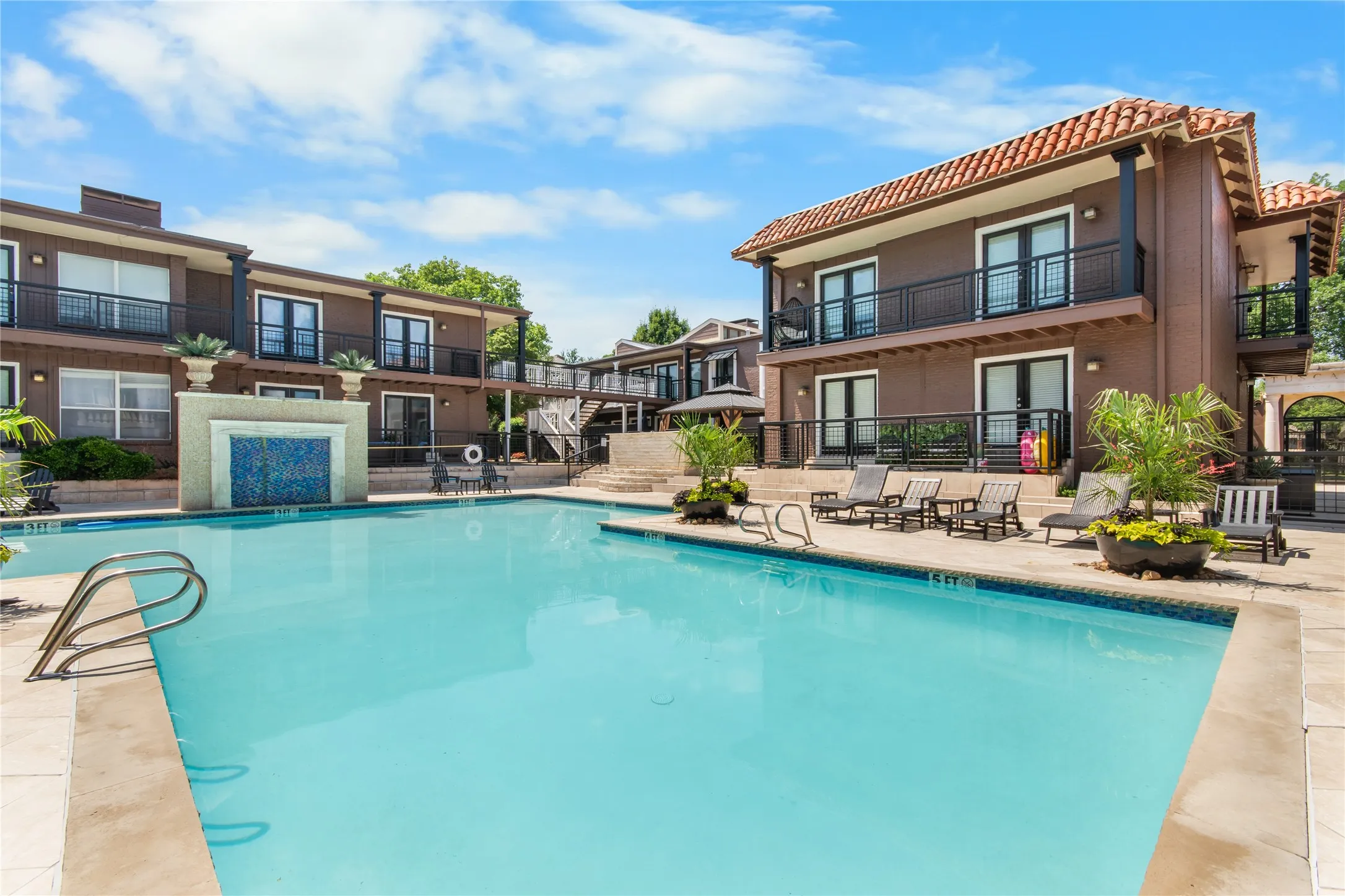 Condominium For Sale in Dallas County , 5928 Sandhurst Lane 127, Dallas, Texas 75206, 3 Bedroom, 2 Bathroom, Garage spaces, 1,224 Sqft, built in 1967, mls#21413727, Real Estate Agent in Dallas, Homes For Sale in Dallas county, Homes For Sale in Dallas, Realtor in Dallas Texas, Real Estate Brokerage Independent Realty Texas, Luminita Cordes Realtor