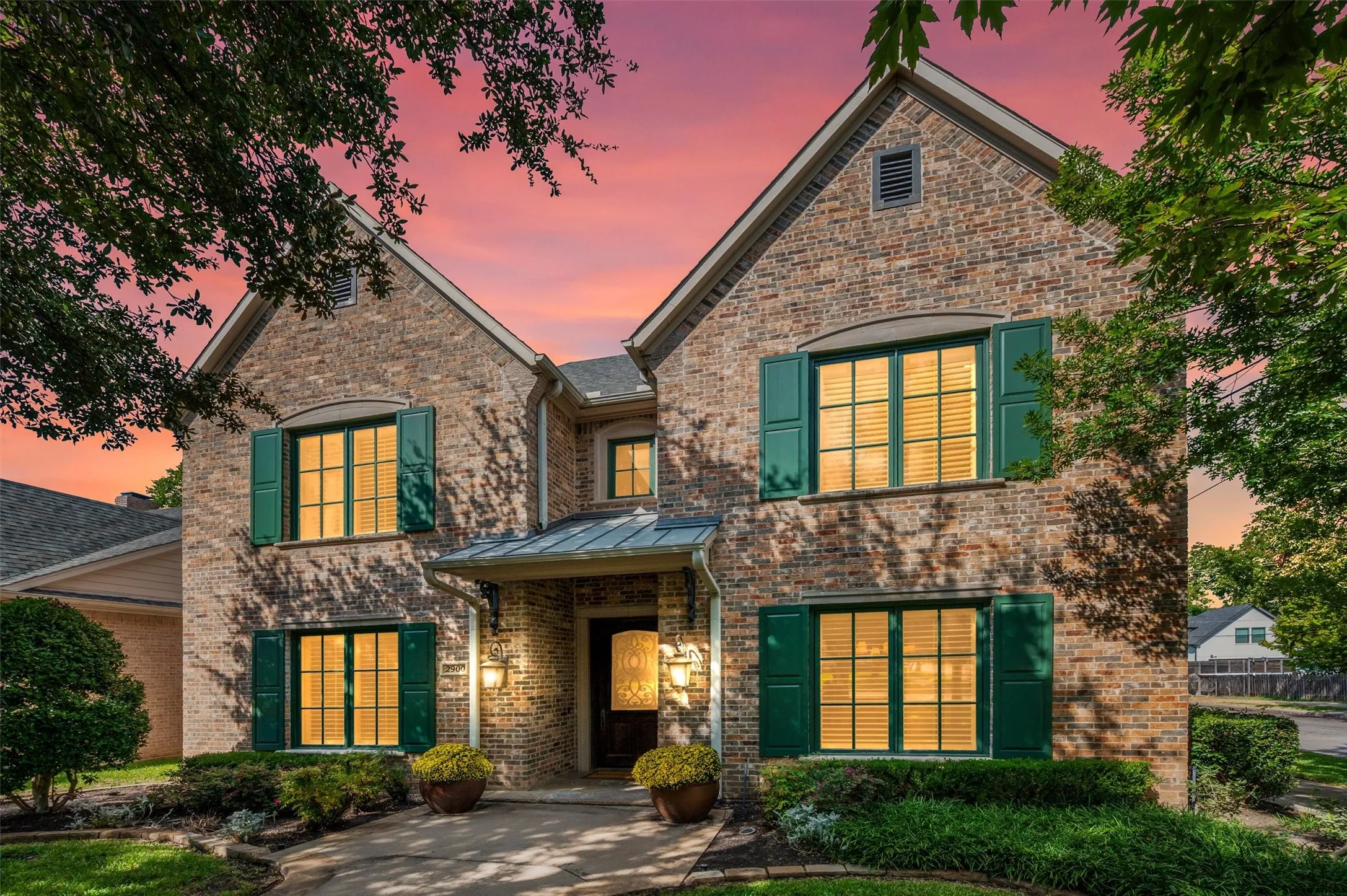 Single Family Residence For Sale in Dallas County , 2900 Westminster Avenue, University Park, Texas 75205, 4 Bedroom, 5 Bathroom, 2 Garage spaces, 4,011 Sqft, built in 2008, mls#21412781, Real Estate Agent in University Park, Homes For Sale in Dallas county, Homes For Sale in University Park, Realtor in University Park Texas, Real Estate Brokerage Independent Realty Texas, Luminita Cordes Realtor