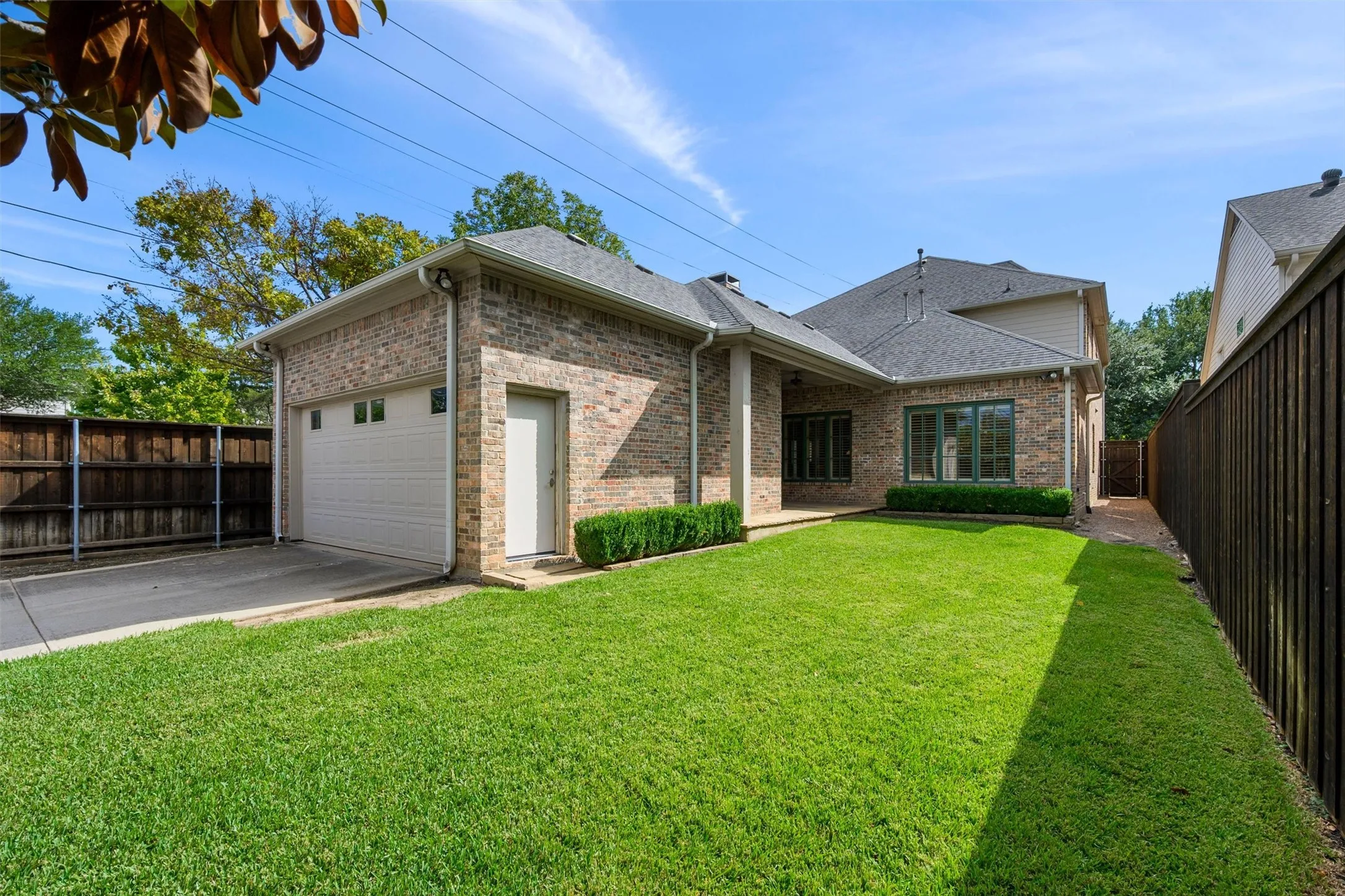 Single Family Residence For Sale in Dallas County , 2900 Westminster Avenue, University Park, Texas 75205, 4 Bedroom, 5 Bathroom, 2 Garage spaces, 4,011 Sqft, built in 2008, mls#21412781, Real Estate Agent in University Park, Homes For Sale in Dallas county, Homes For Sale in University Park, Realtor in University Park Texas, Real Estate Brokerage Independent Realty Texas, Luminita Cordes Realtor
