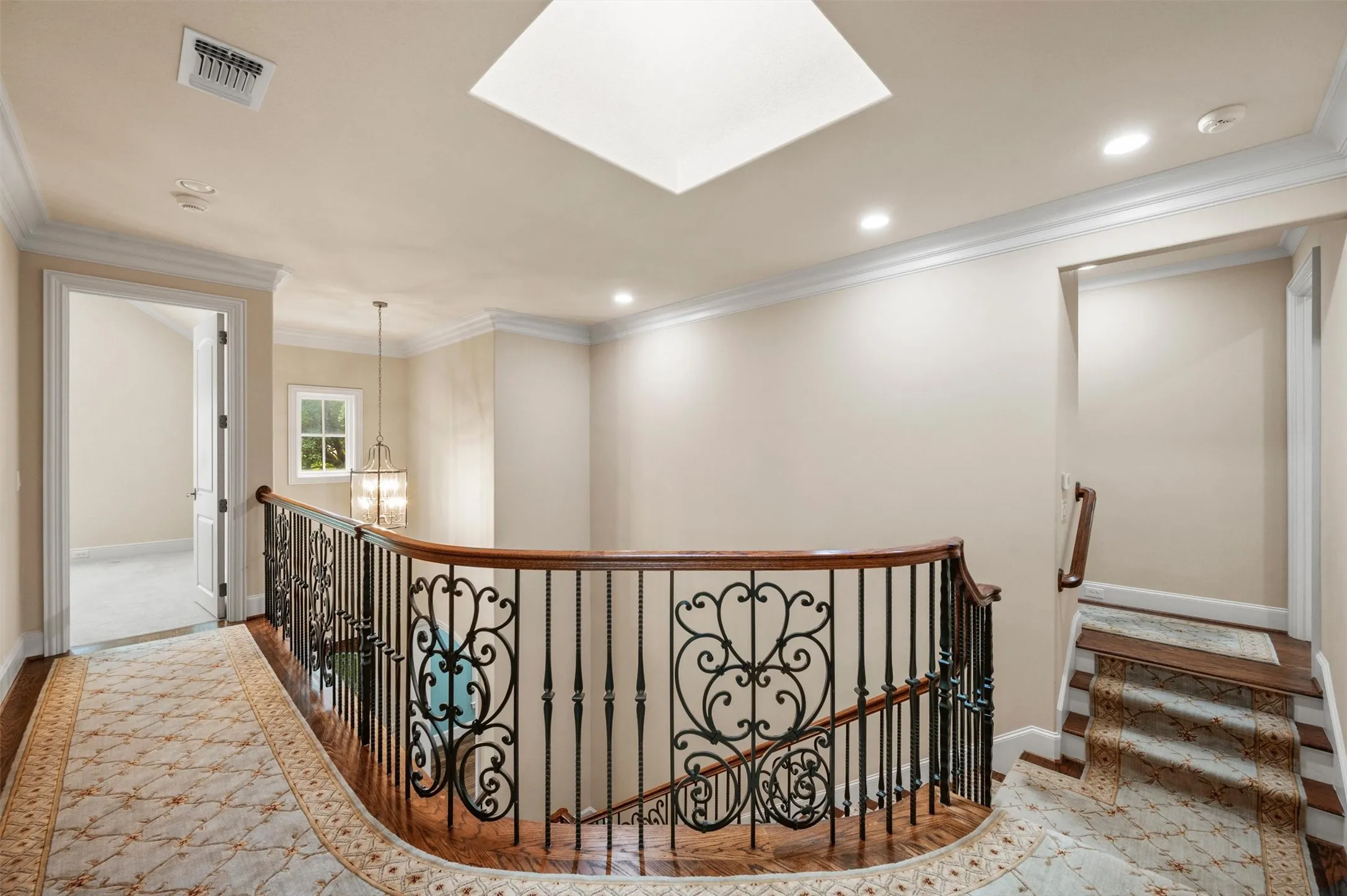 Single Family Residence For Sale in Dallas County , 2900 Westminster Avenue, University Park, Texas 75205, 4 Bedroom, 5 Bathroom, 2 Garage spaces, 4,011 Sqft, built in 2008, mls#21412781, Real Estate Agent in University Park, Homes For Sale in Dallas county, Homes For Sale in University Park, Realtor in University Park Texas, Real Estate Brokerage Independent Realty Texas, Luminita Cordes Realtor
