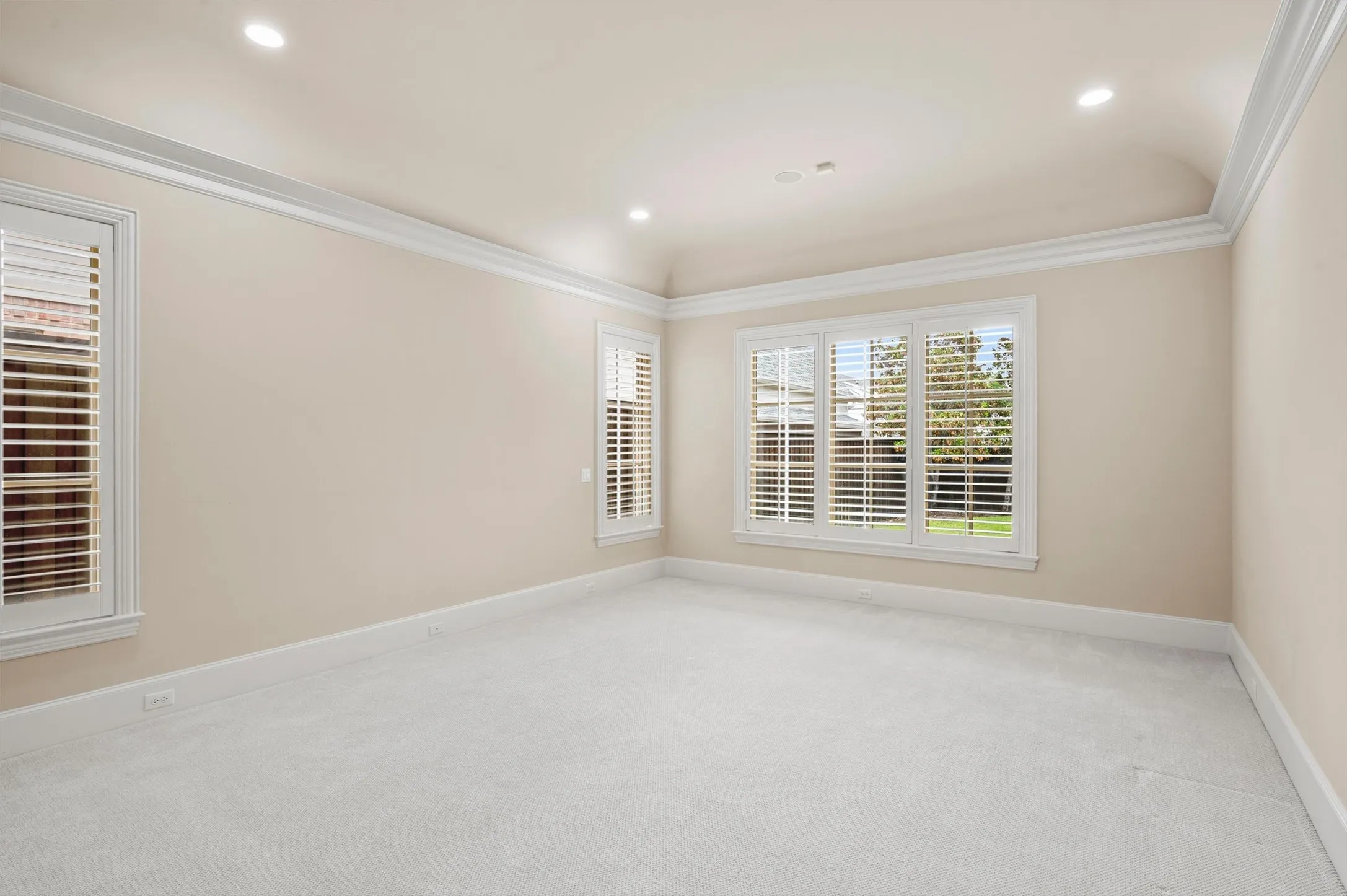 Single Family Residence For Sale in Dallas County , 2900 Westminster Avenue, University Park, Texas 75205, 4 Bedroom, 5 Bathroom, 2 Garage spaces, 4,011 Sqft, built in 2008, mls#21412781, Real Estate Agent in University Park, Homes For Sale in Dallas county, Homes For Sale in University Park, Realtor in University Park Texas, Real Estate Brokerage Independent Realty Texas, Luminita Cordes Realtor