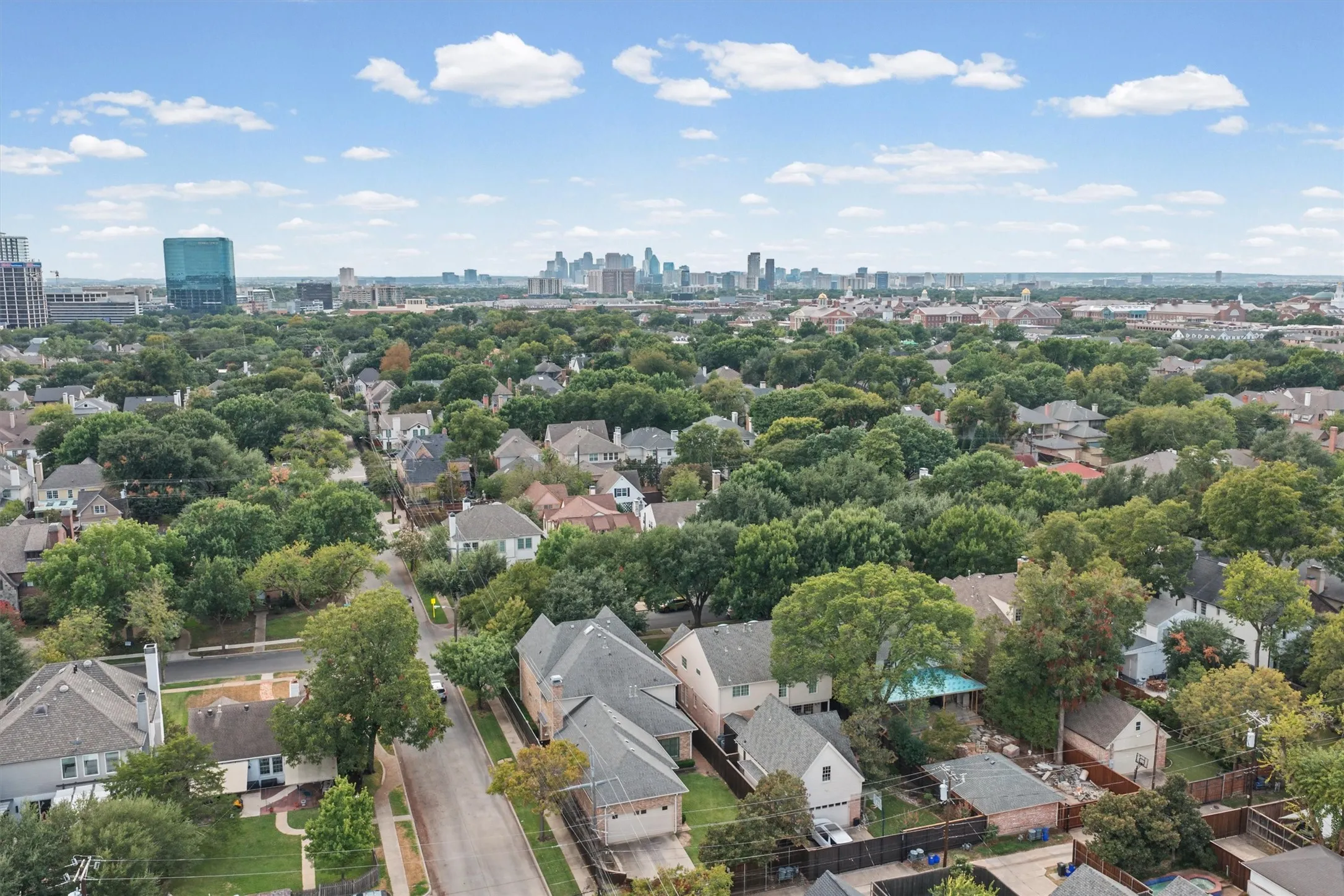 Single Family Residence For Sale in Dallas County , 2900 Westminster Avenue, University Park, Texas 75205, 4 Bedroom, 5 Bathroom, 2 Garage spaces, 4,011 Sqft, built in 2008, mls#21412781, Real Estate Agent in University Park, Homes For Sale in Dallas county, Homes For Sale in University Park, Realtor in University Park Texas, Real Estate Brokerage Independent Realty Texas, Luminita Cordes Realtor