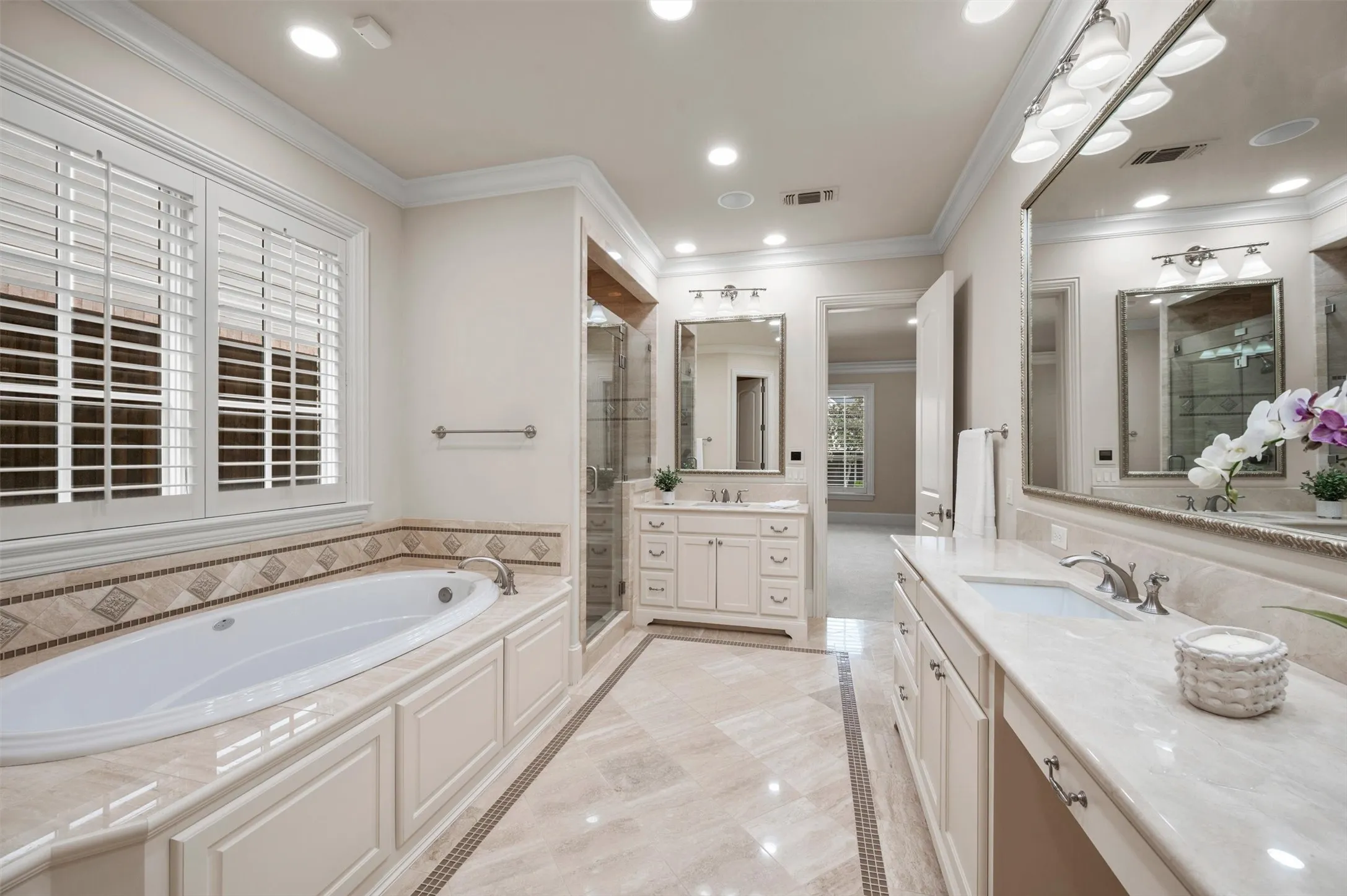 Single Family Residence For Sale in Dallas County , 2900 Westminster Avenue, University Park, Texas 75205, 4 Bedroom, 5 Bathroom, 2 Garage spaces, 4,011 Sqft, built in 2008, mls#21412781, Real Estate Agent in University Park, Homes For Sale in Dallas county, Homes For Sale in University Park, Realtor in University Park Texas, Real Estate Brokerage Independent Realty Texas, Luminita Cordes Realtor