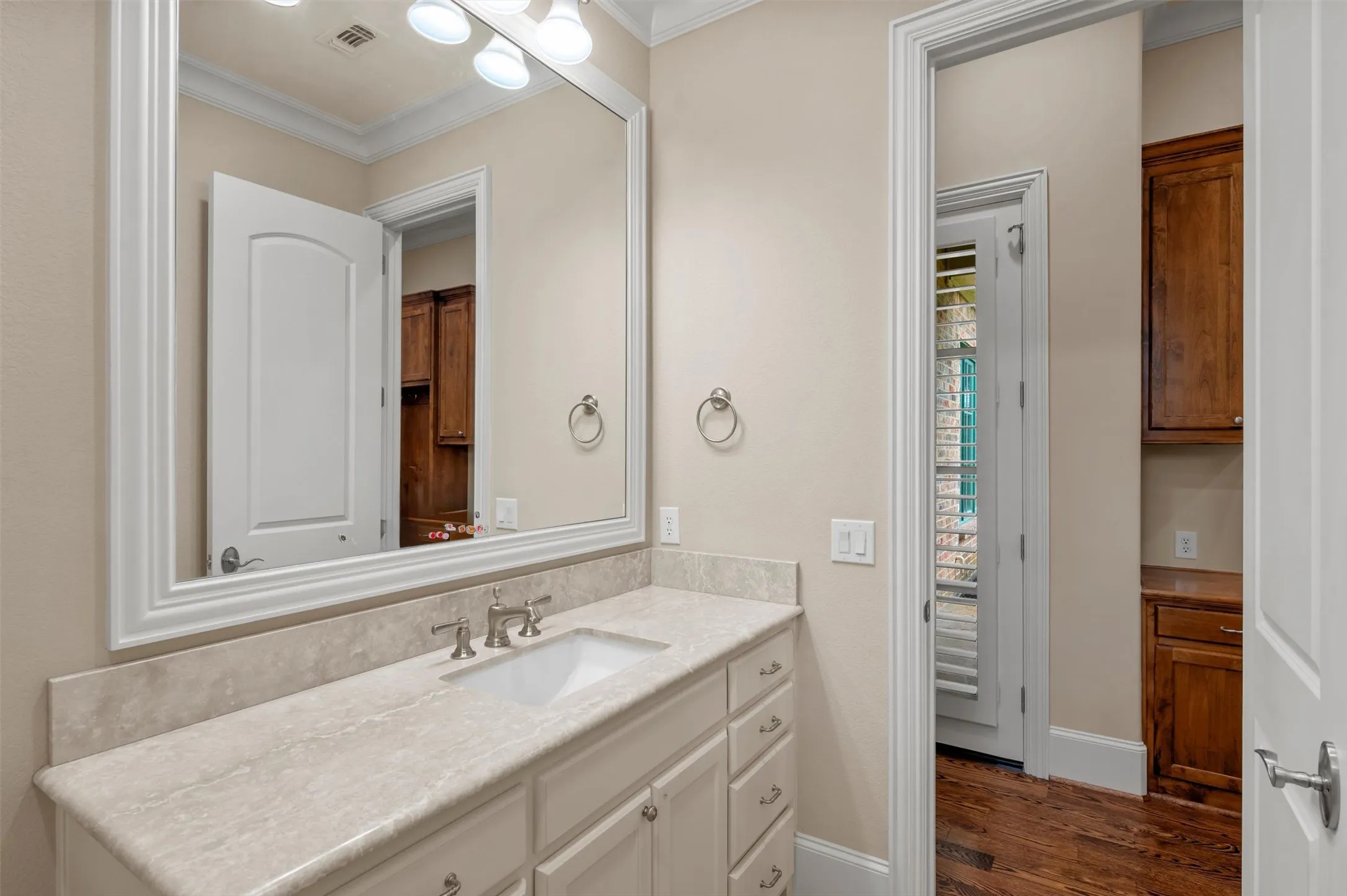 Single Family Residence For Sale in Dallas County , 2900 Westminster Avenue, University Park, Texas 75205, 4 Bedroom, 5 Bathroom, 2 Garage spaces, 4,011 Sqft, built in 2008, mls#21412781, Real Estate Agent in University Park, Homes For Sale in Dallas county, Homes For Sale in University Park, Realtor in University Park Texas, Real Estate Brokerage Independent Realty Texas, Luminita Cordes Realtor